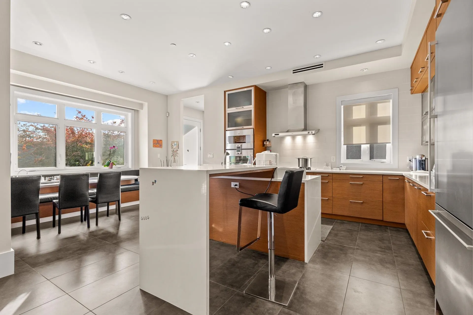 1420 W 54th Avenue