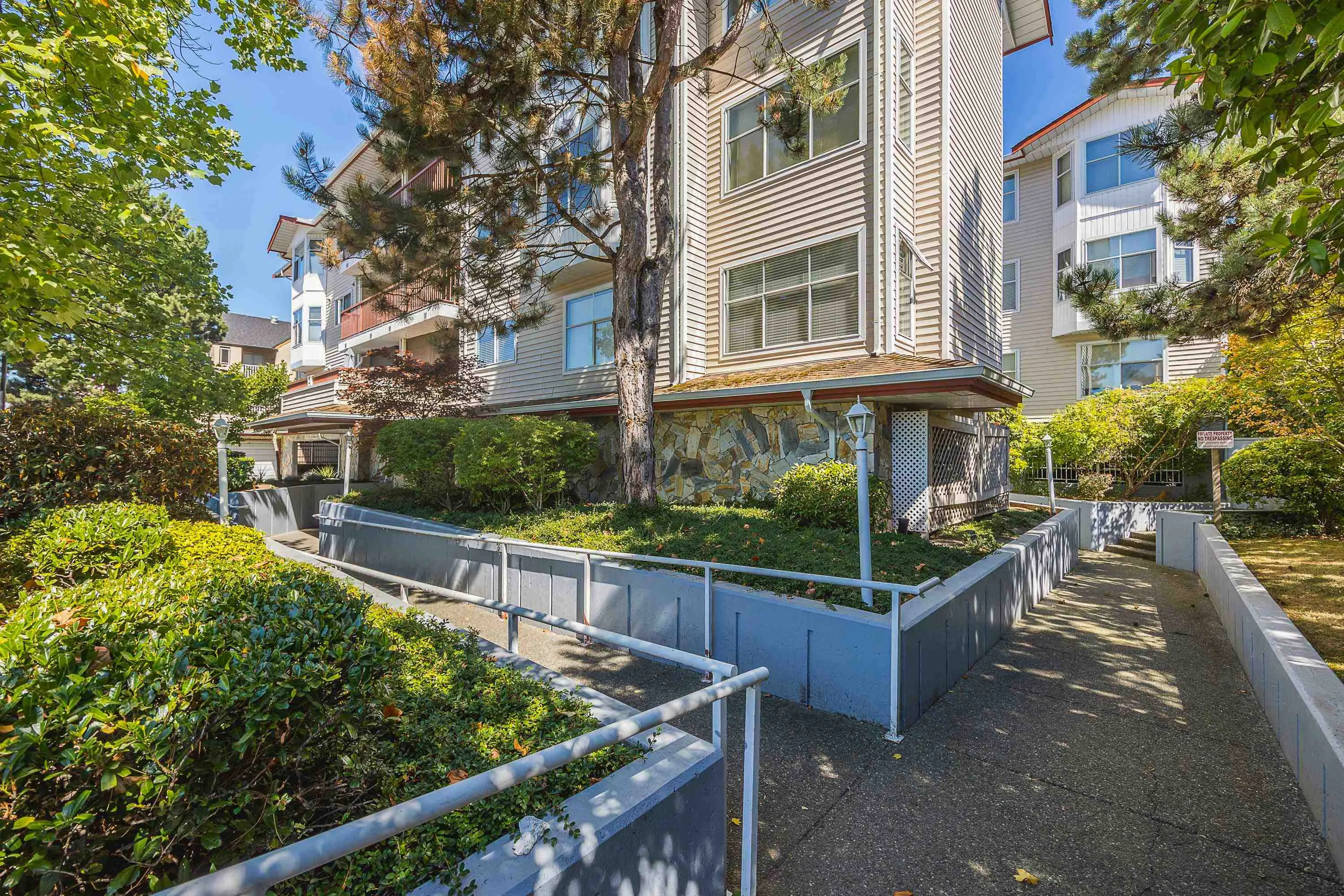 5776 200 Street #103