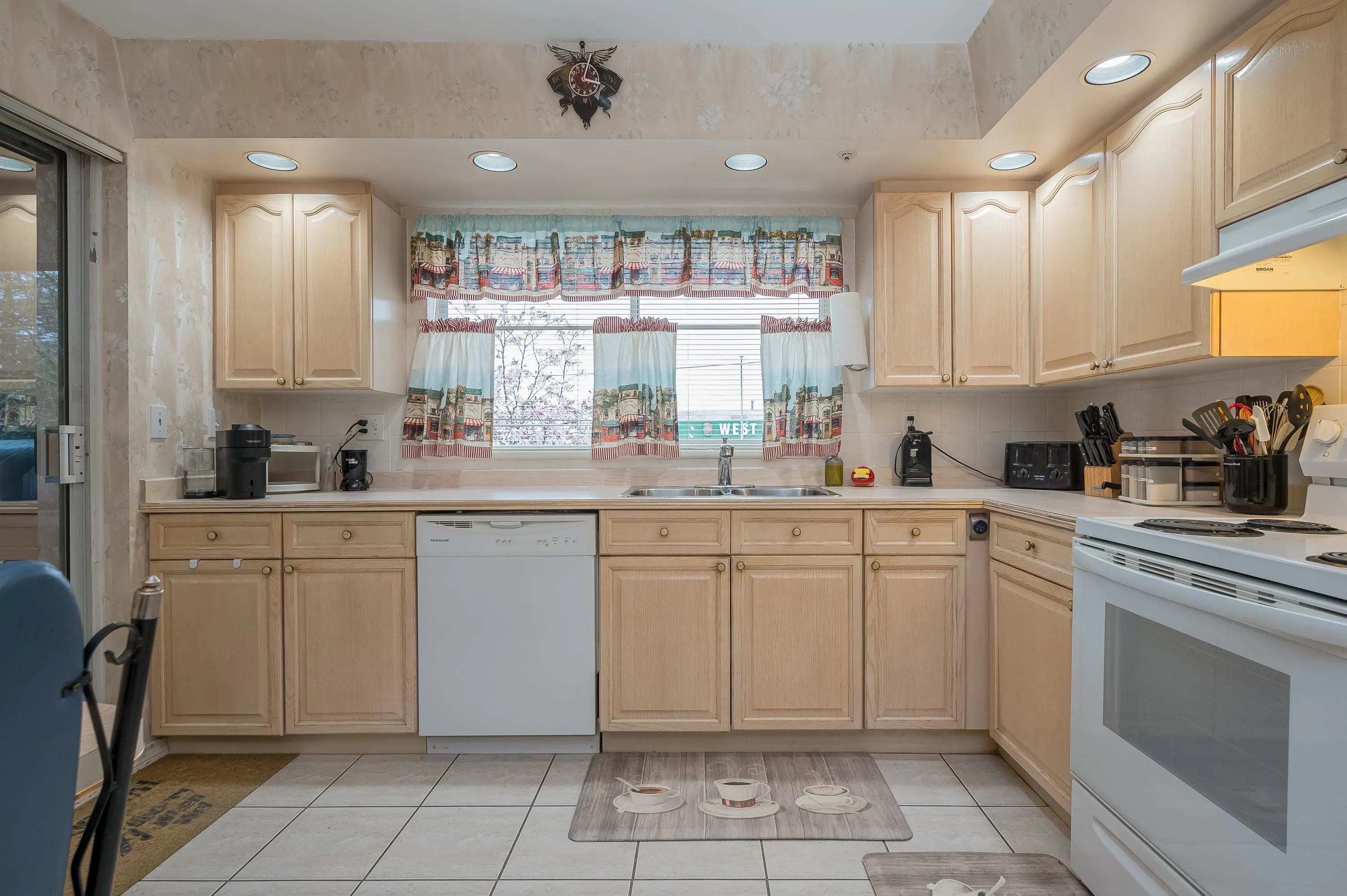5776 200 Street #103