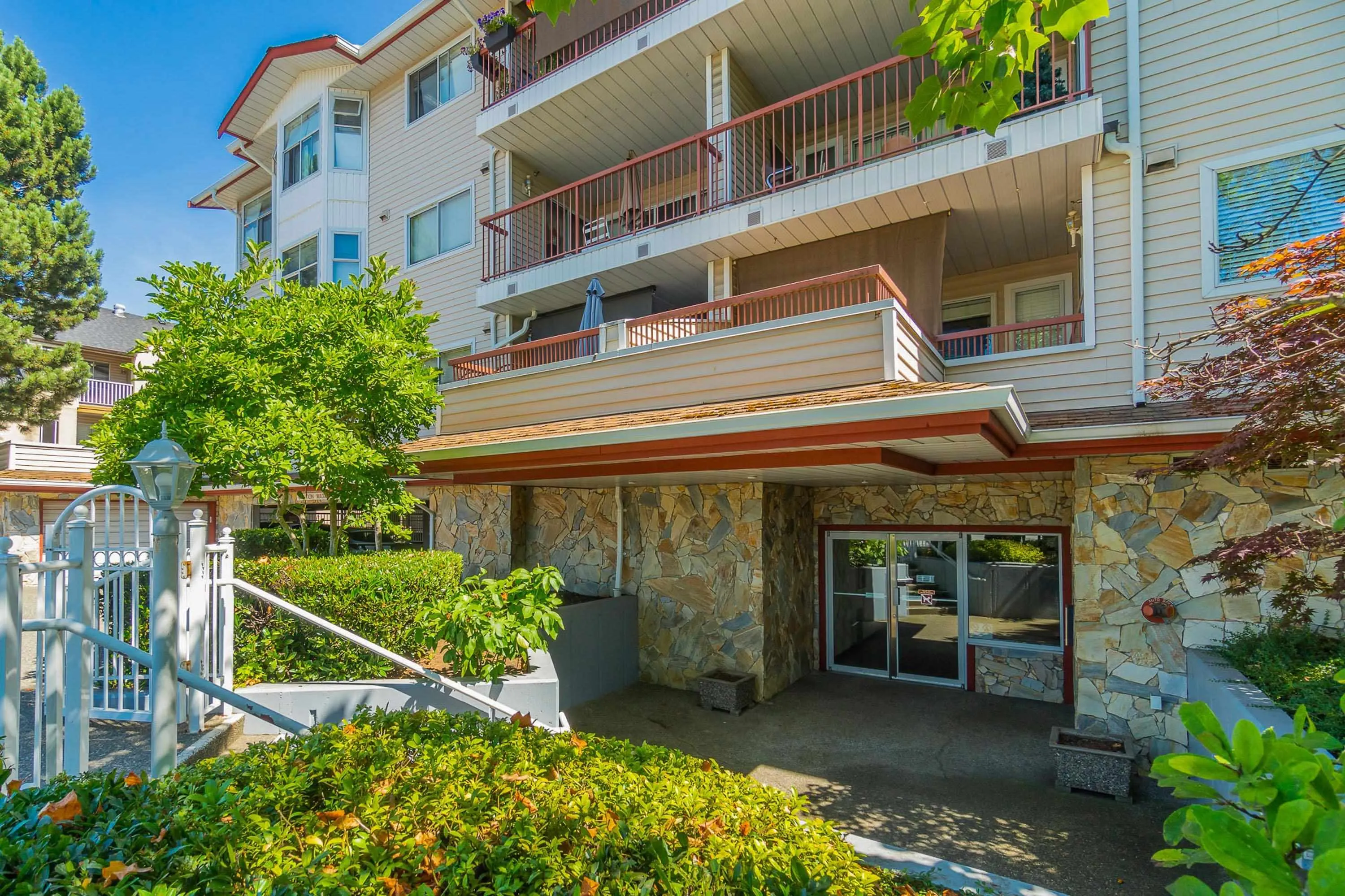 5776 200 Street #103