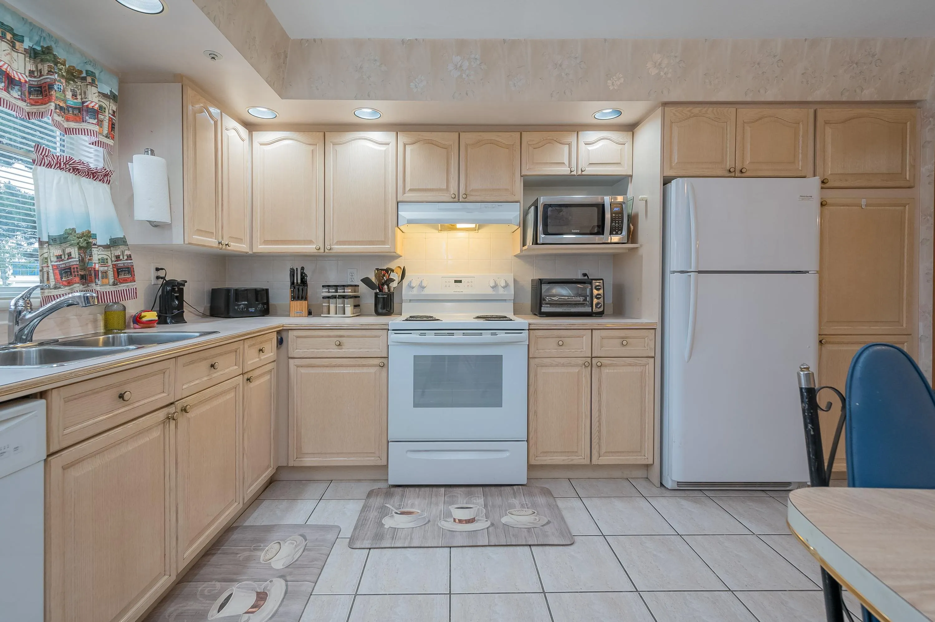 5776 200 Street #103