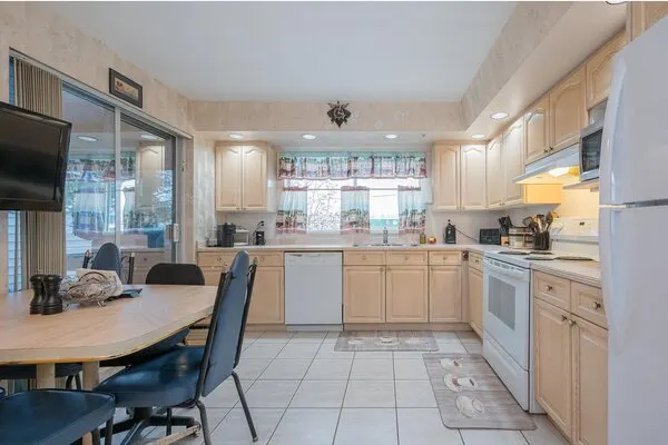 5776 200 Street #103