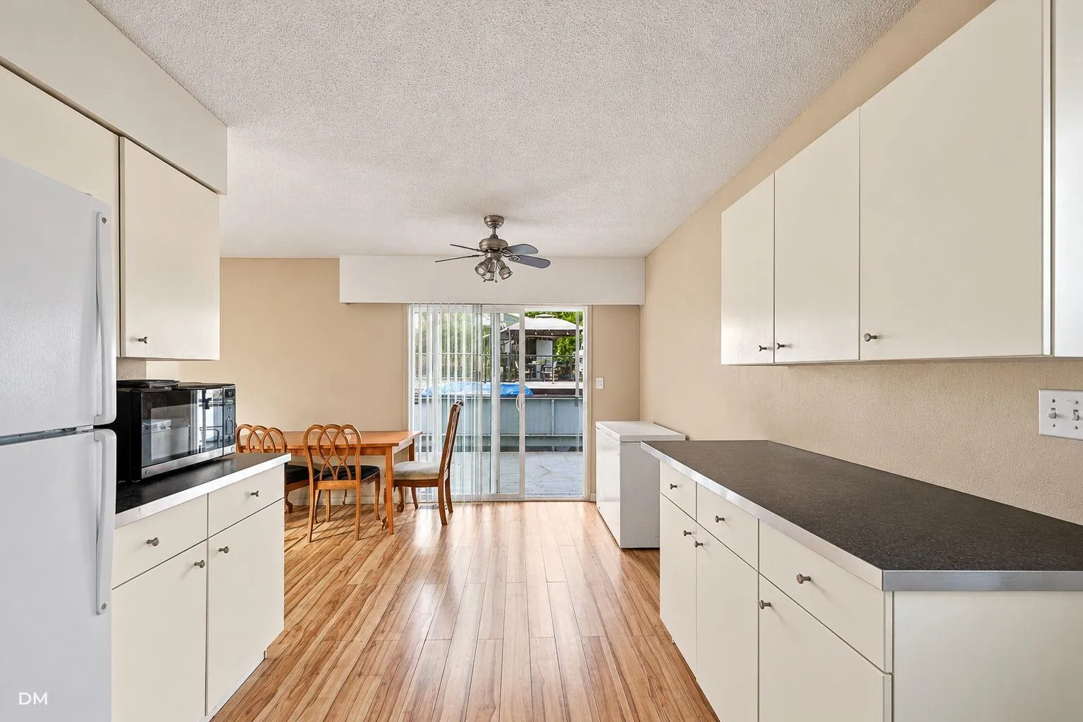 2548 Sunvalley Crescent