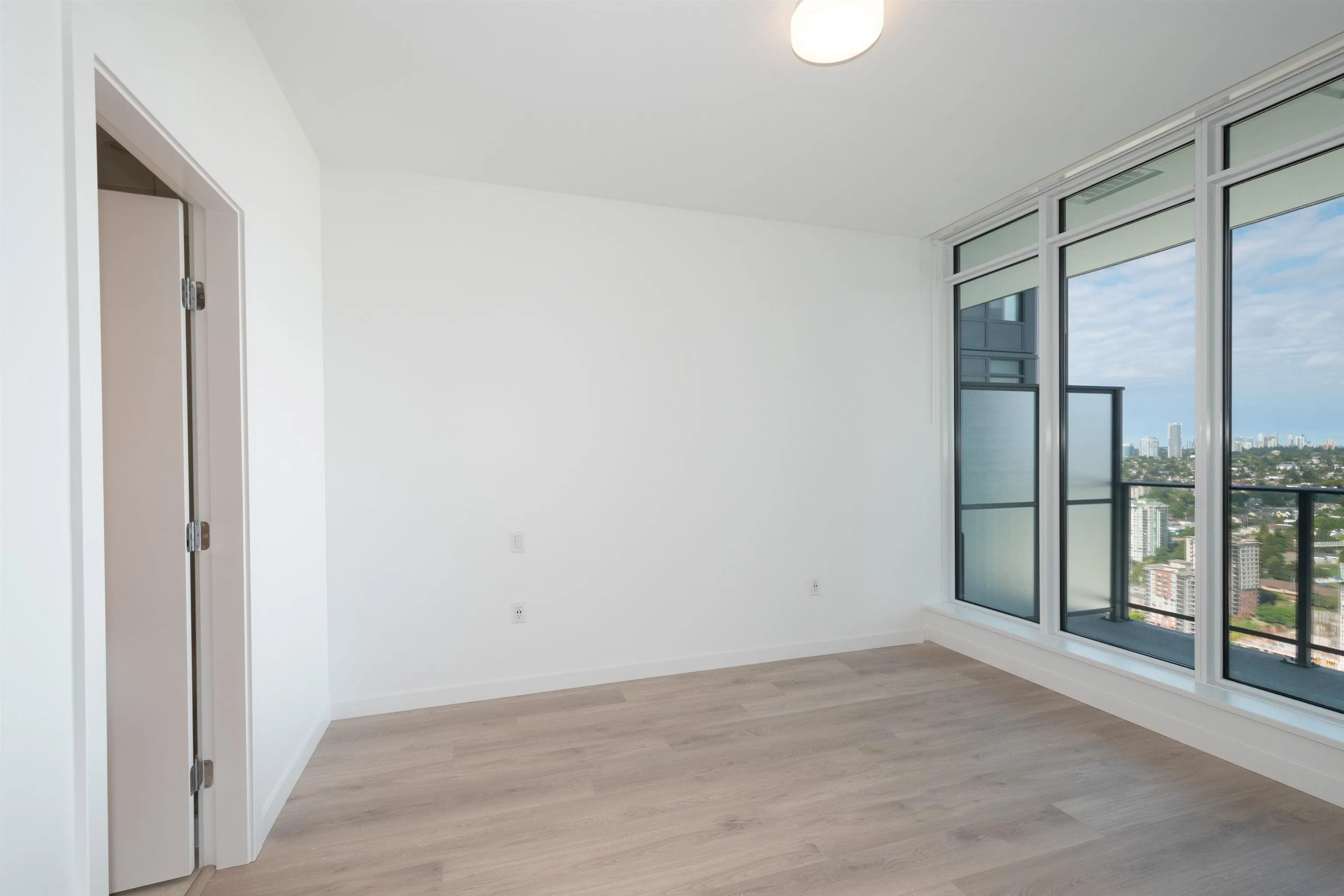 680 Quayside Drive #4004
