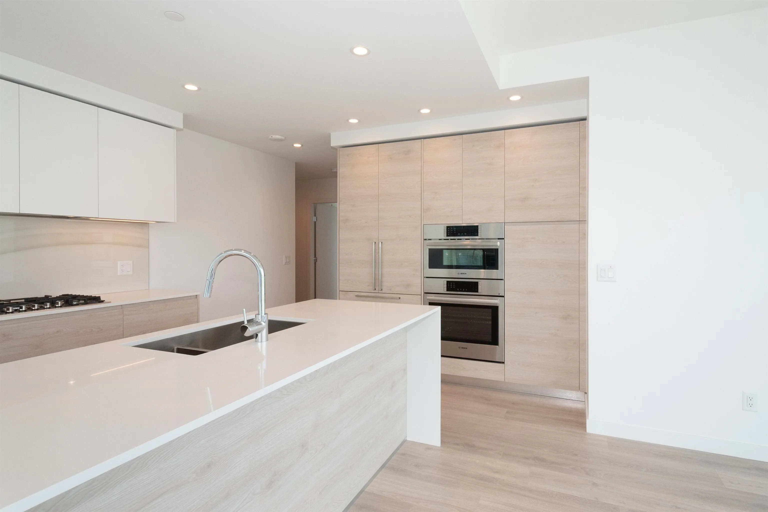 680 Quayside Drive #4004