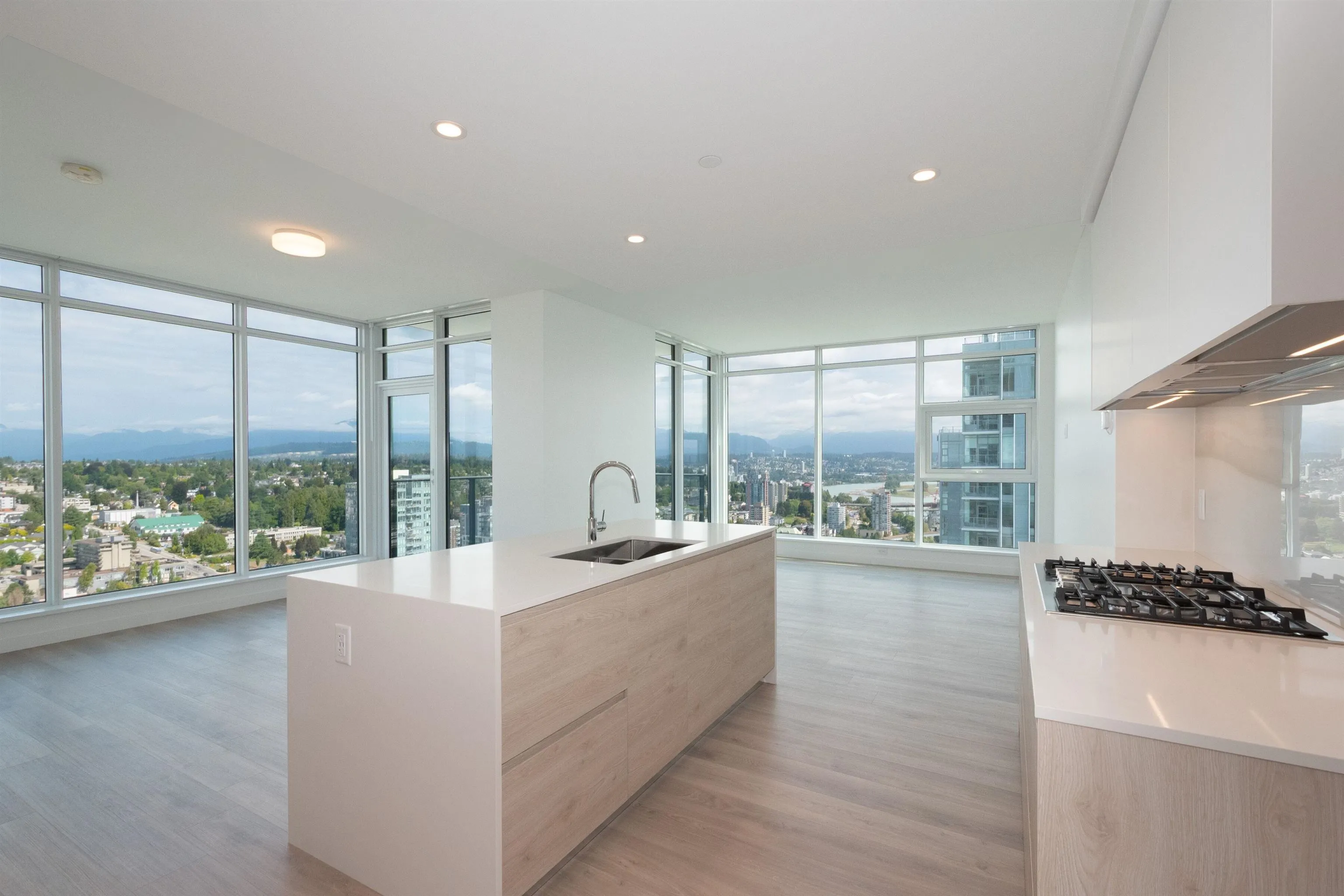 680 Quayside Drive #4004