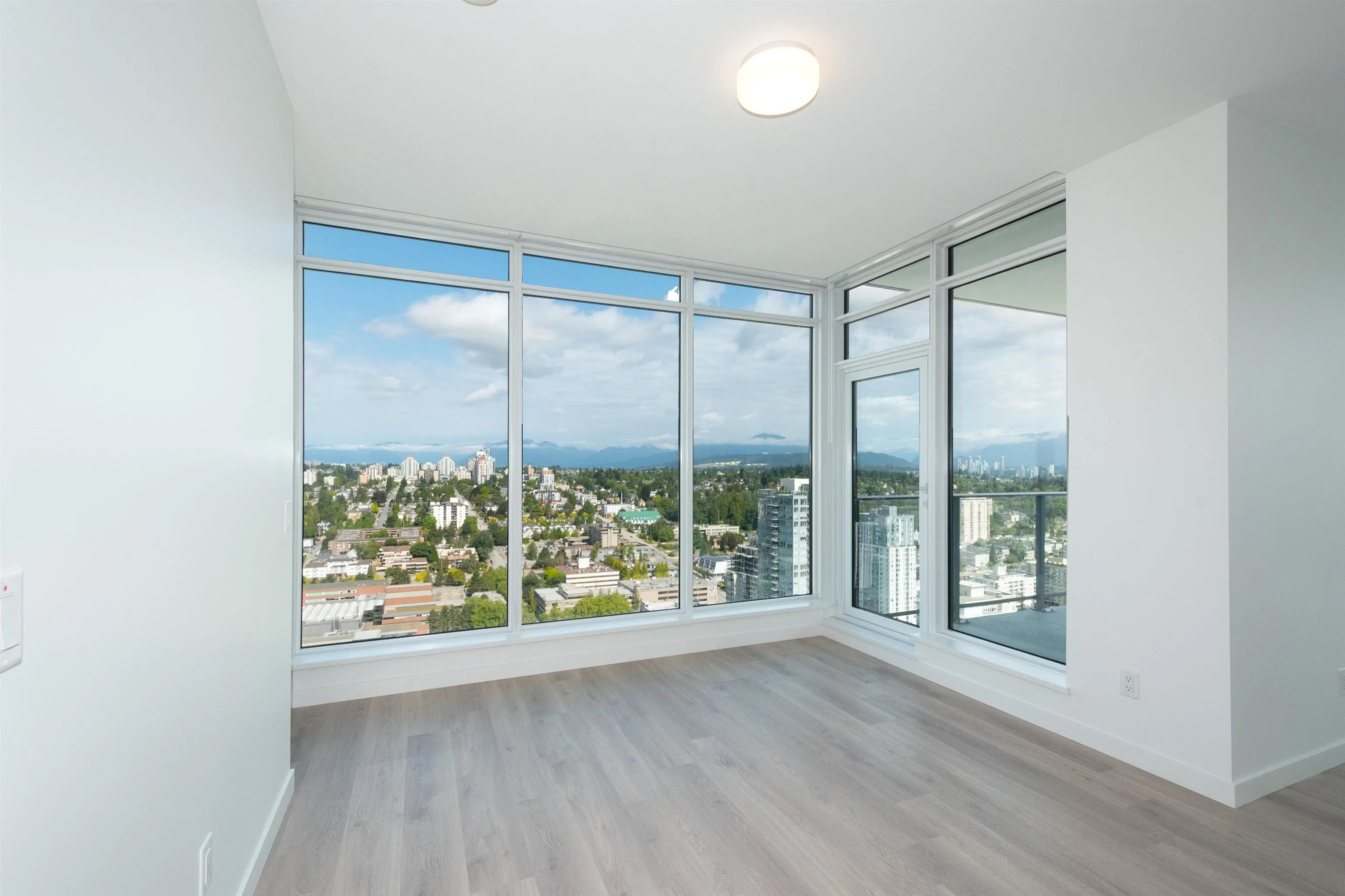 680 Quayside Drive #4004