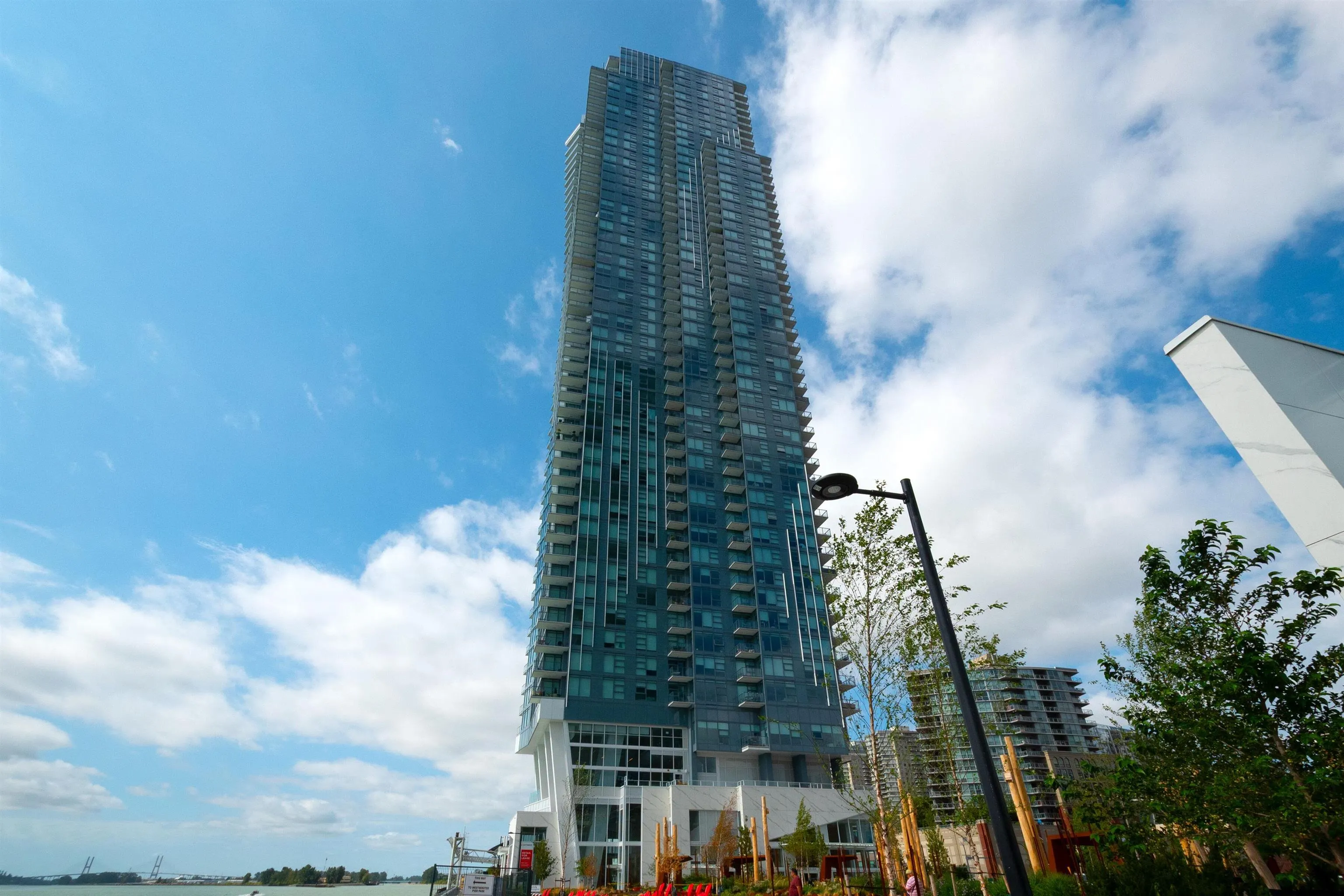 680 Quayside Drive #4004