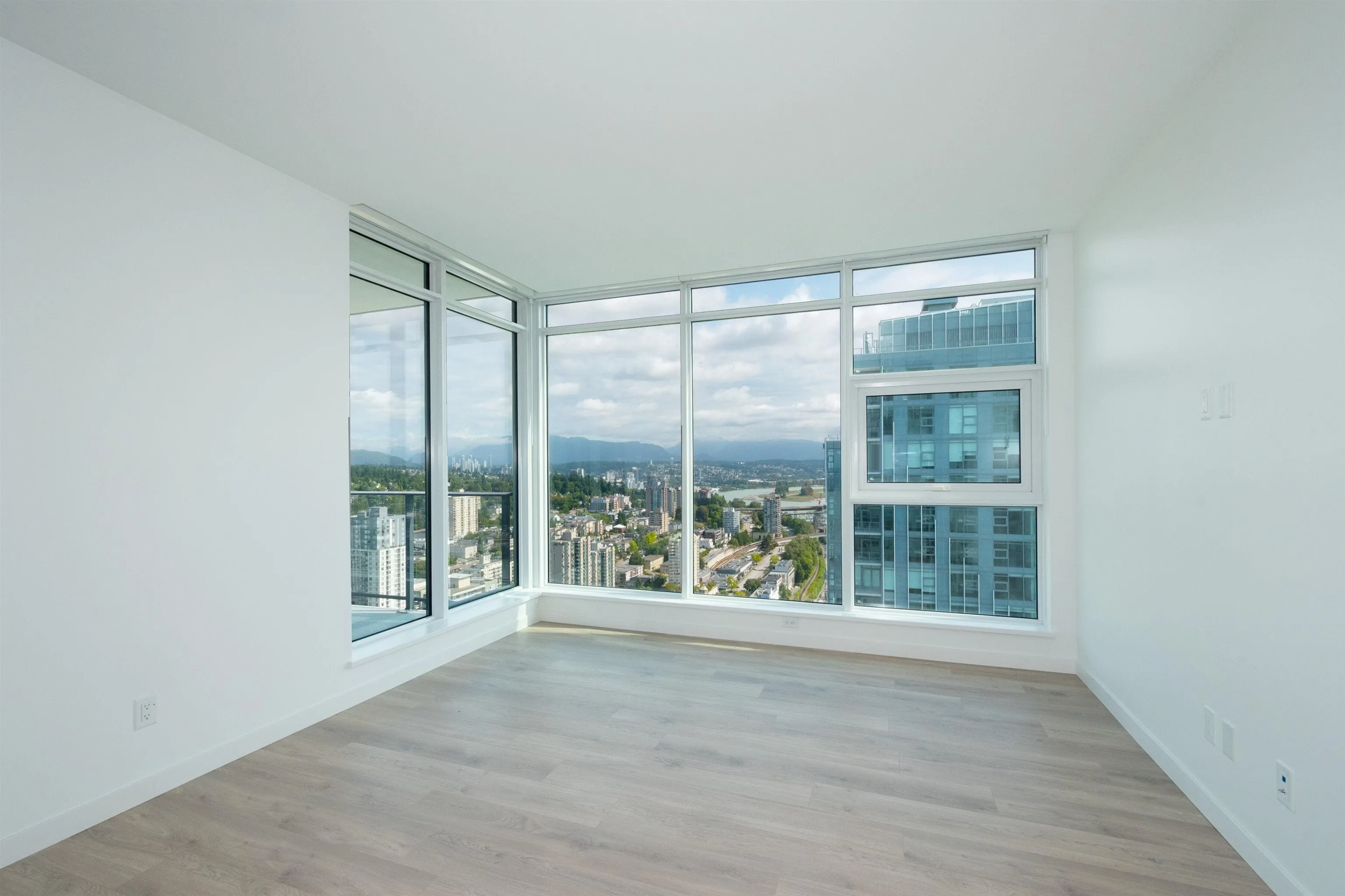 680 Quayside Drive #4004