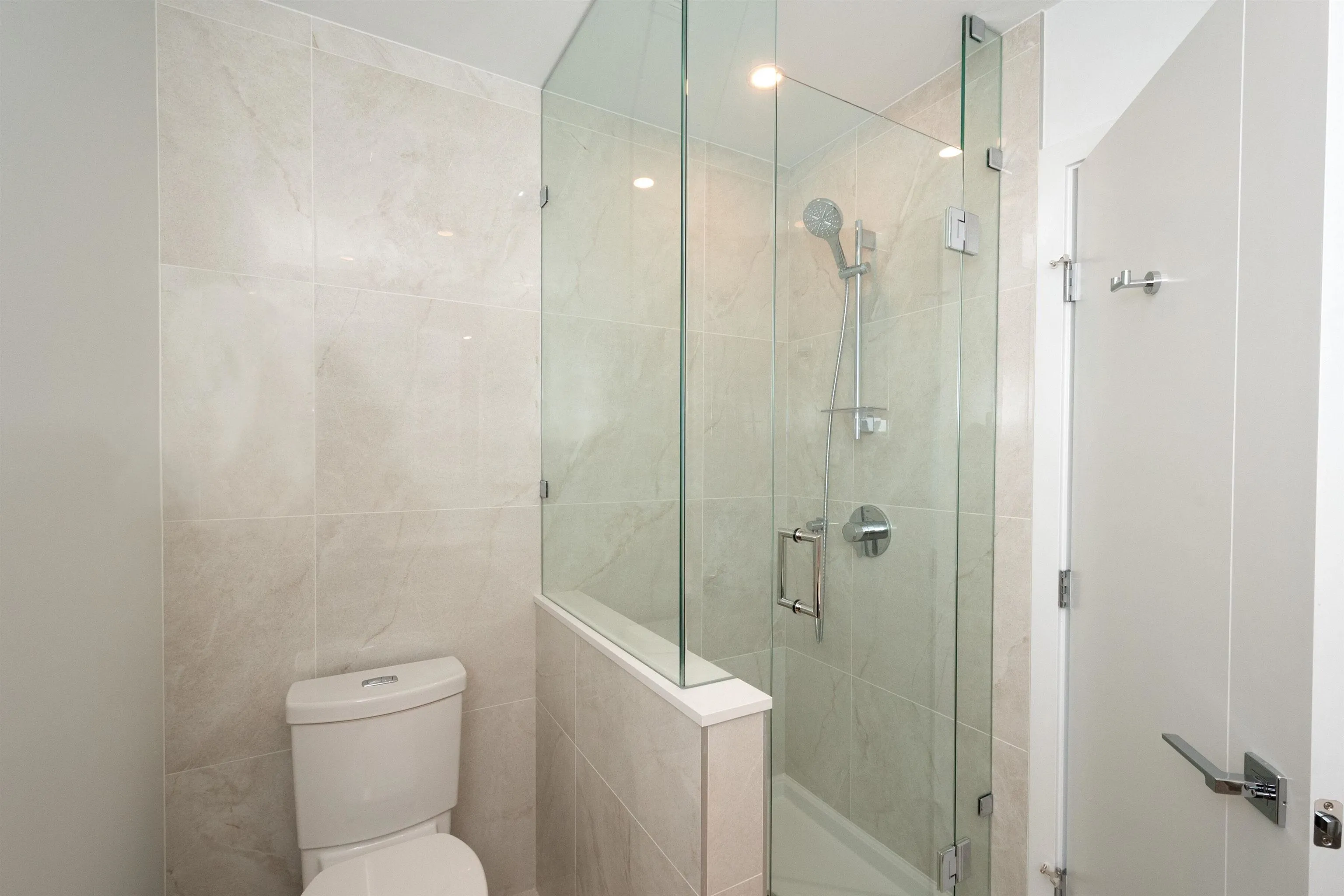 680 Quayside Drive #4004