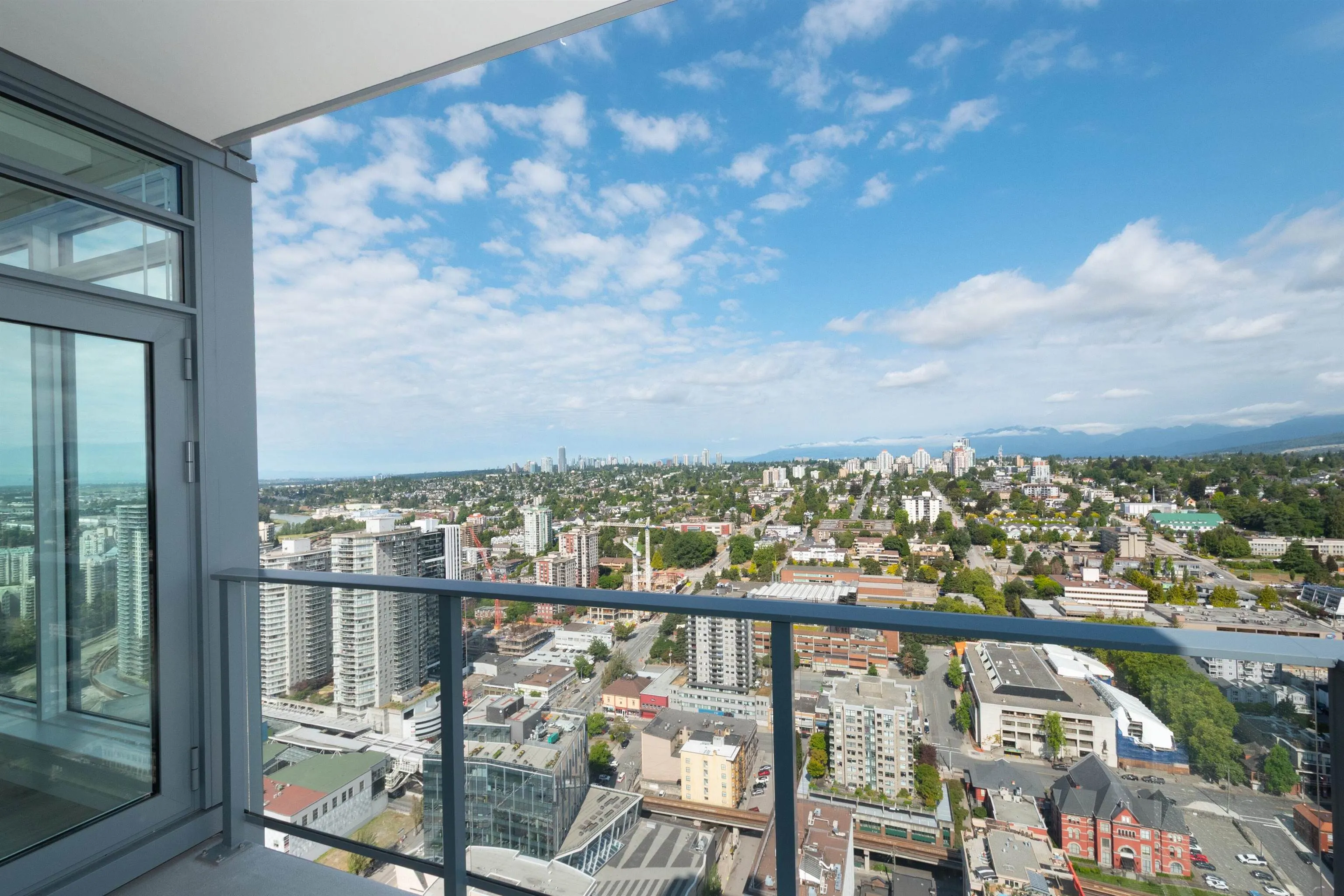 680 Quayside Drive #4004