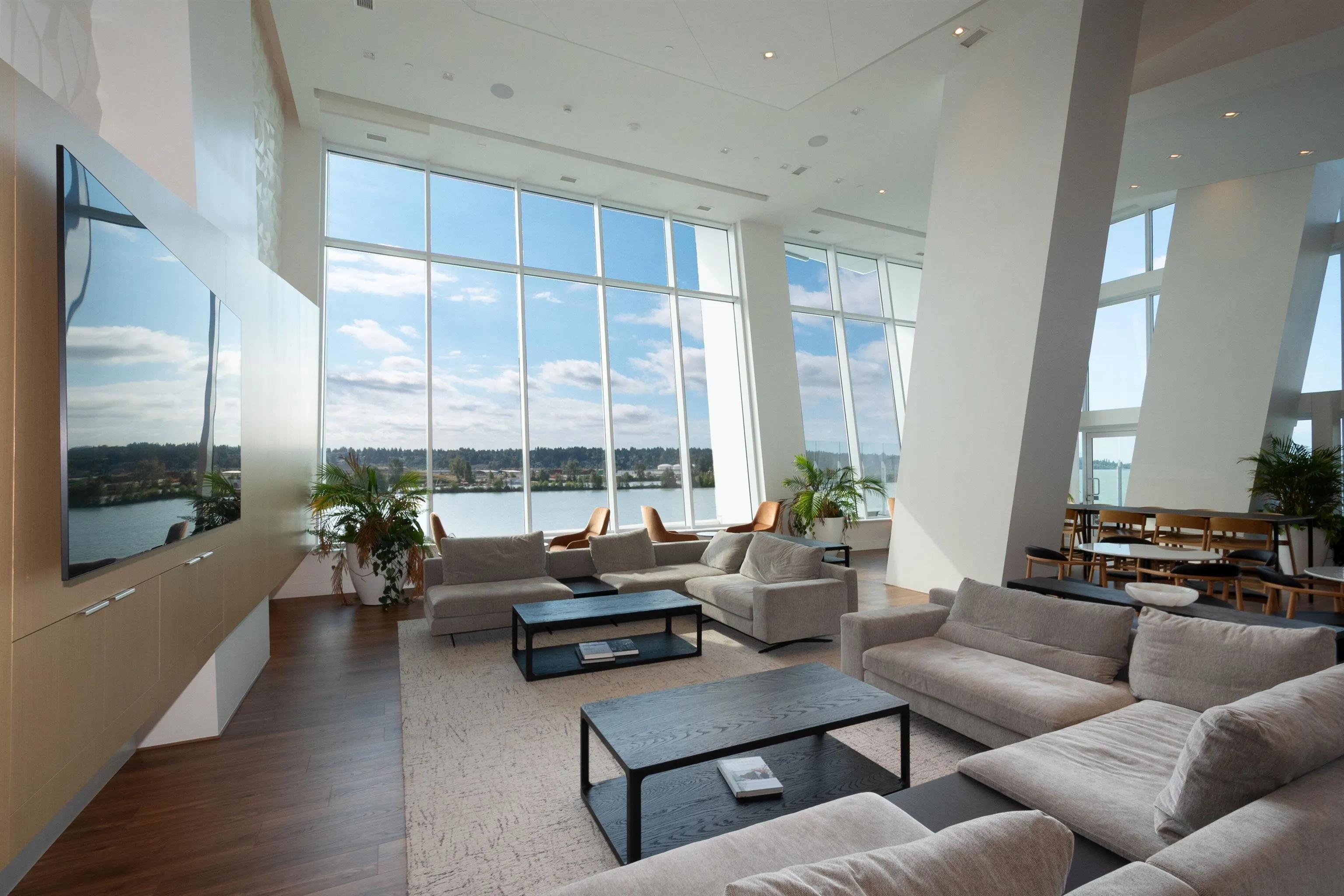 680 Quayside Drive #4004
