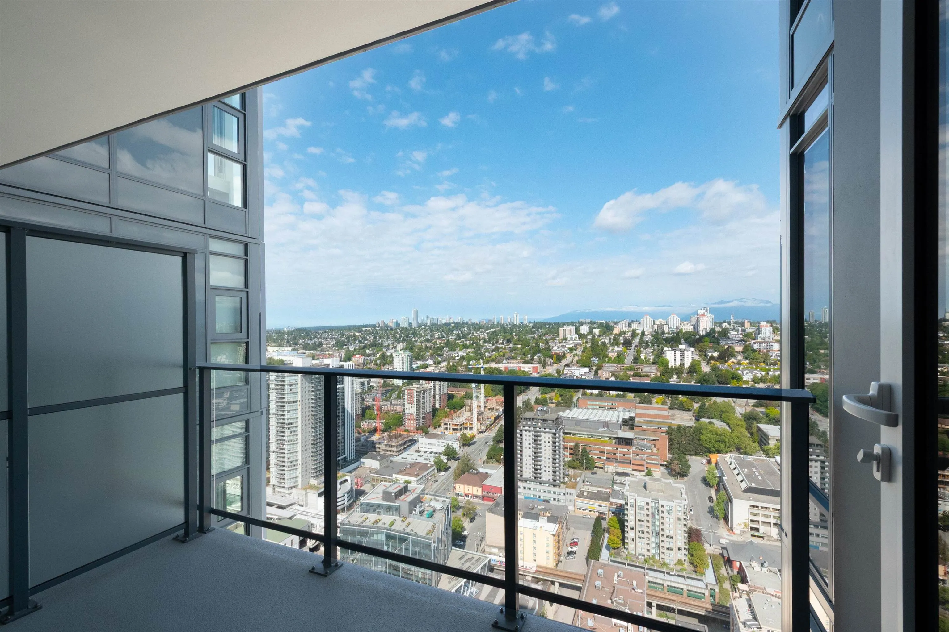 680 Quayside Drive #4004