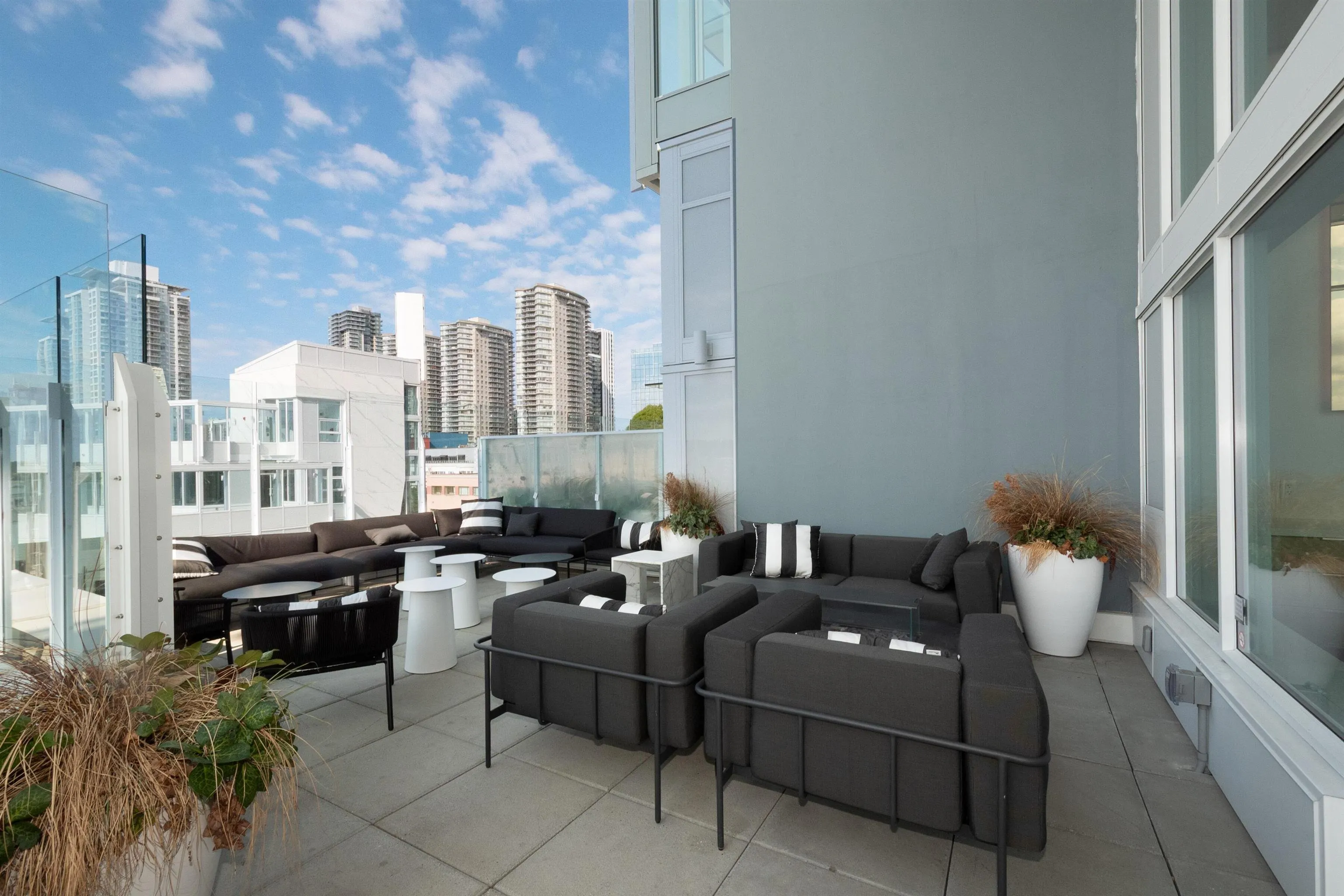 680 Quayside Drive #4004