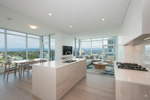680 Quayside Drive #4004