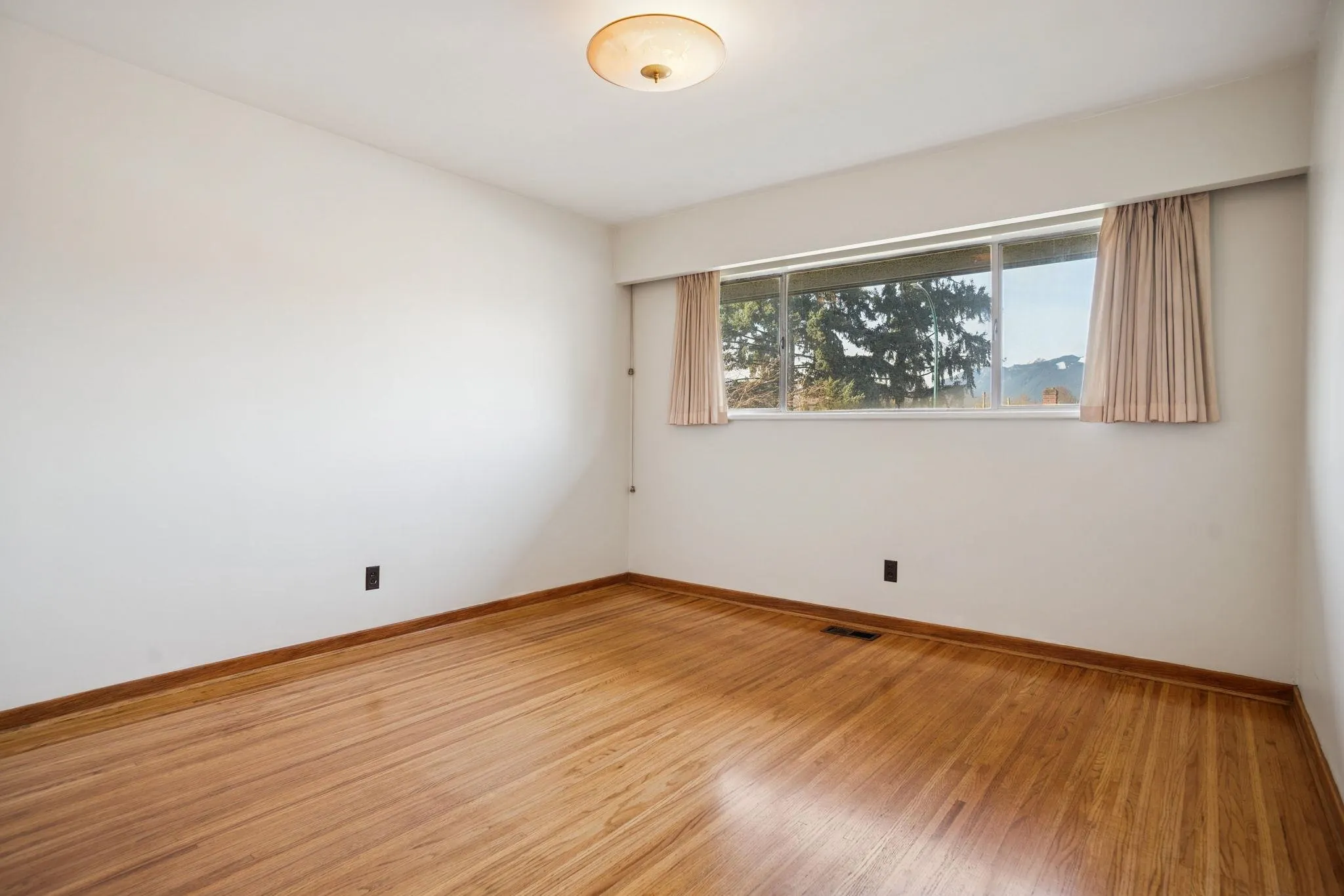 925 Nanaimo Street