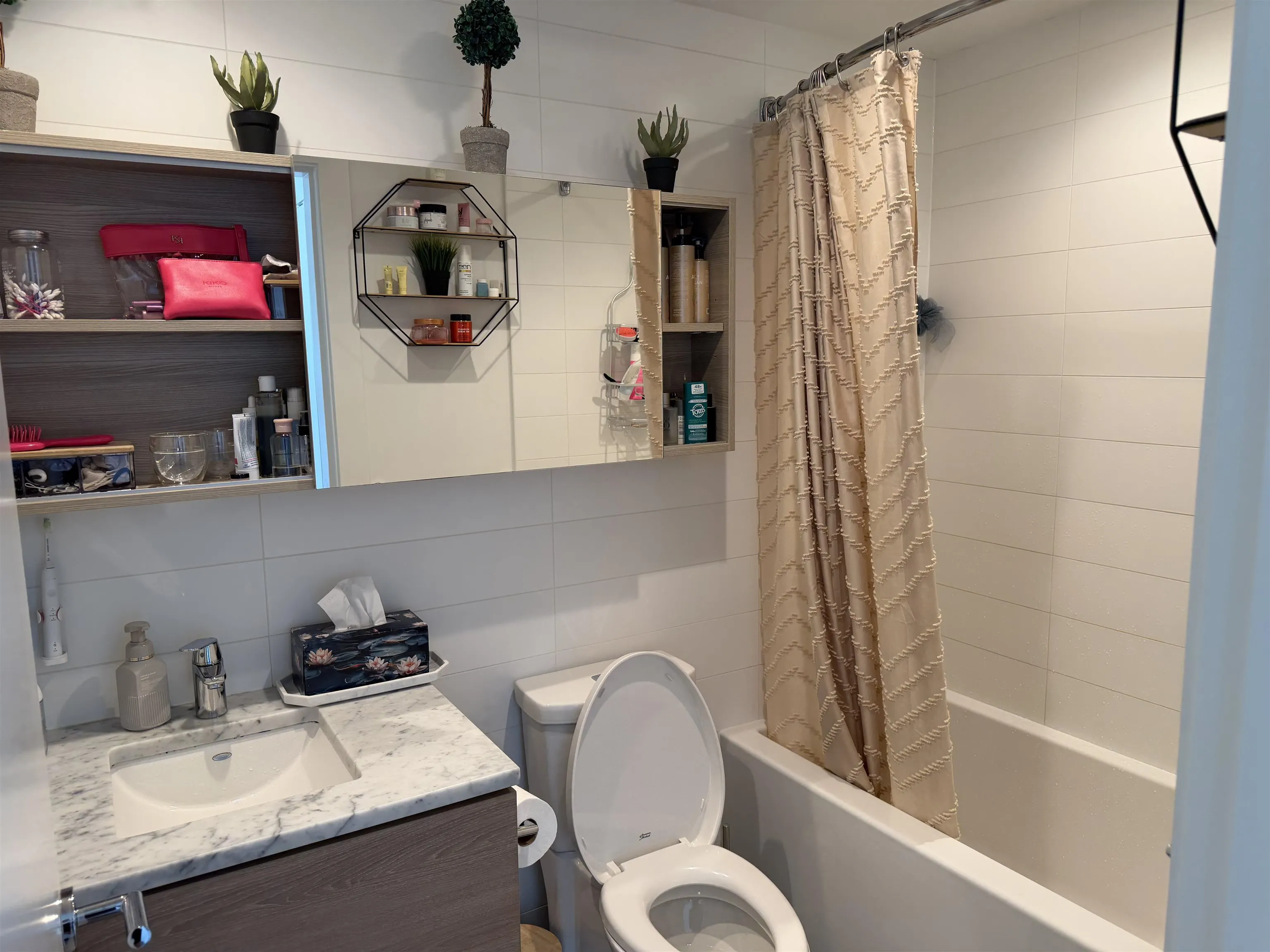657 Whiting Way #2706