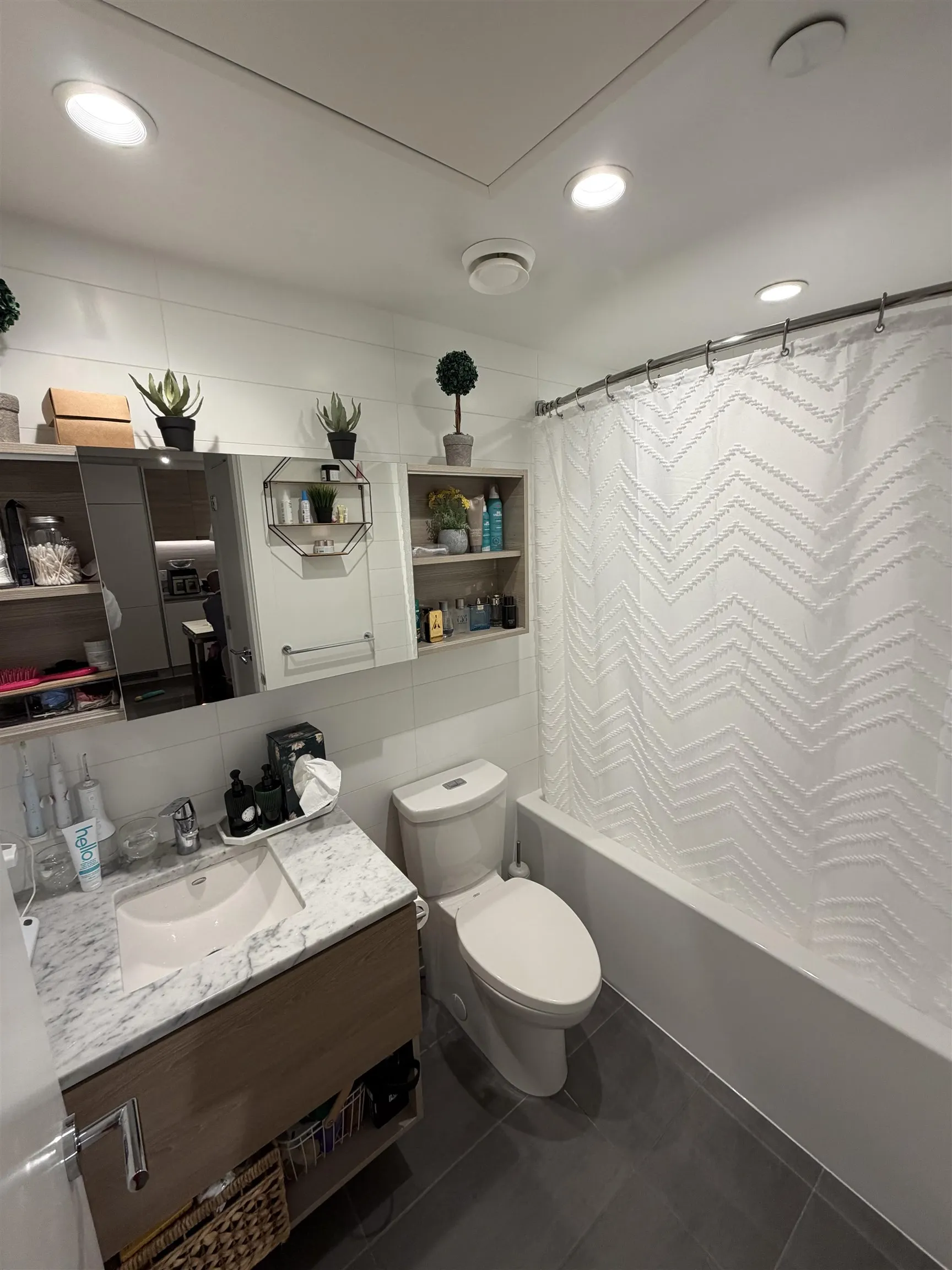 657 Whiting Way #2706
