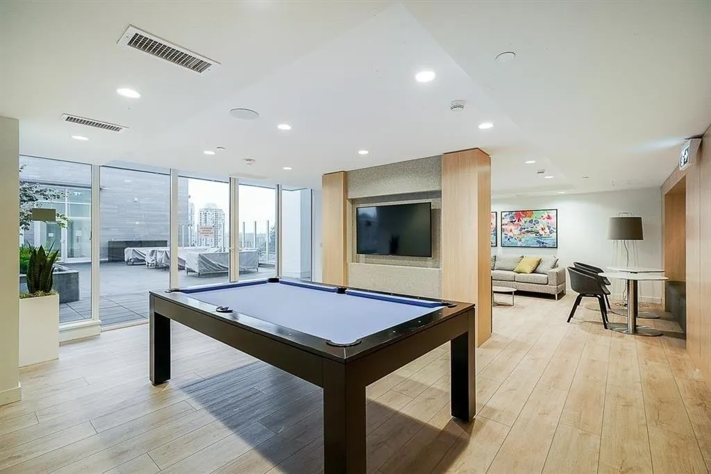 657 Whiting Way #2706