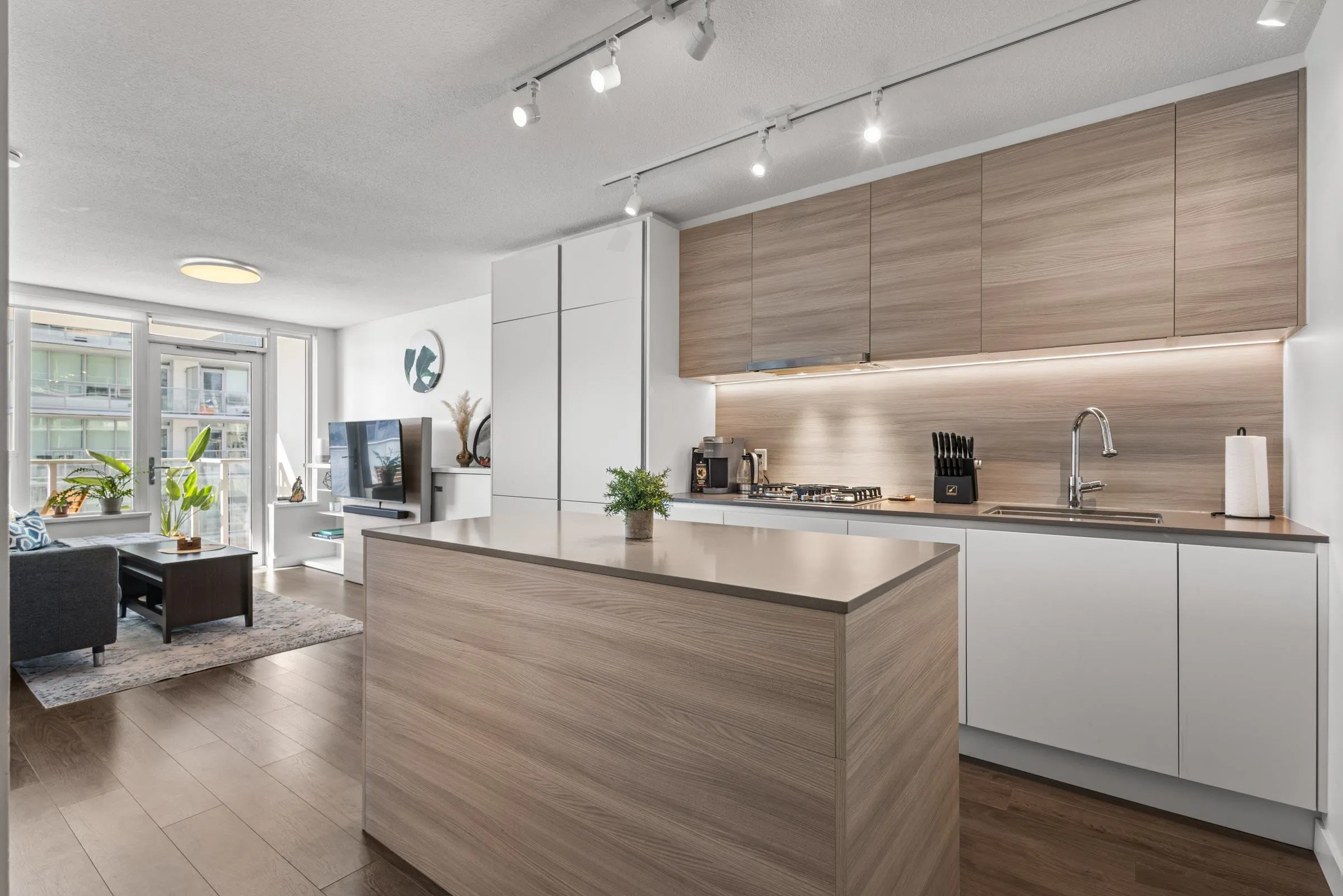 908 Quayside Drive #1607