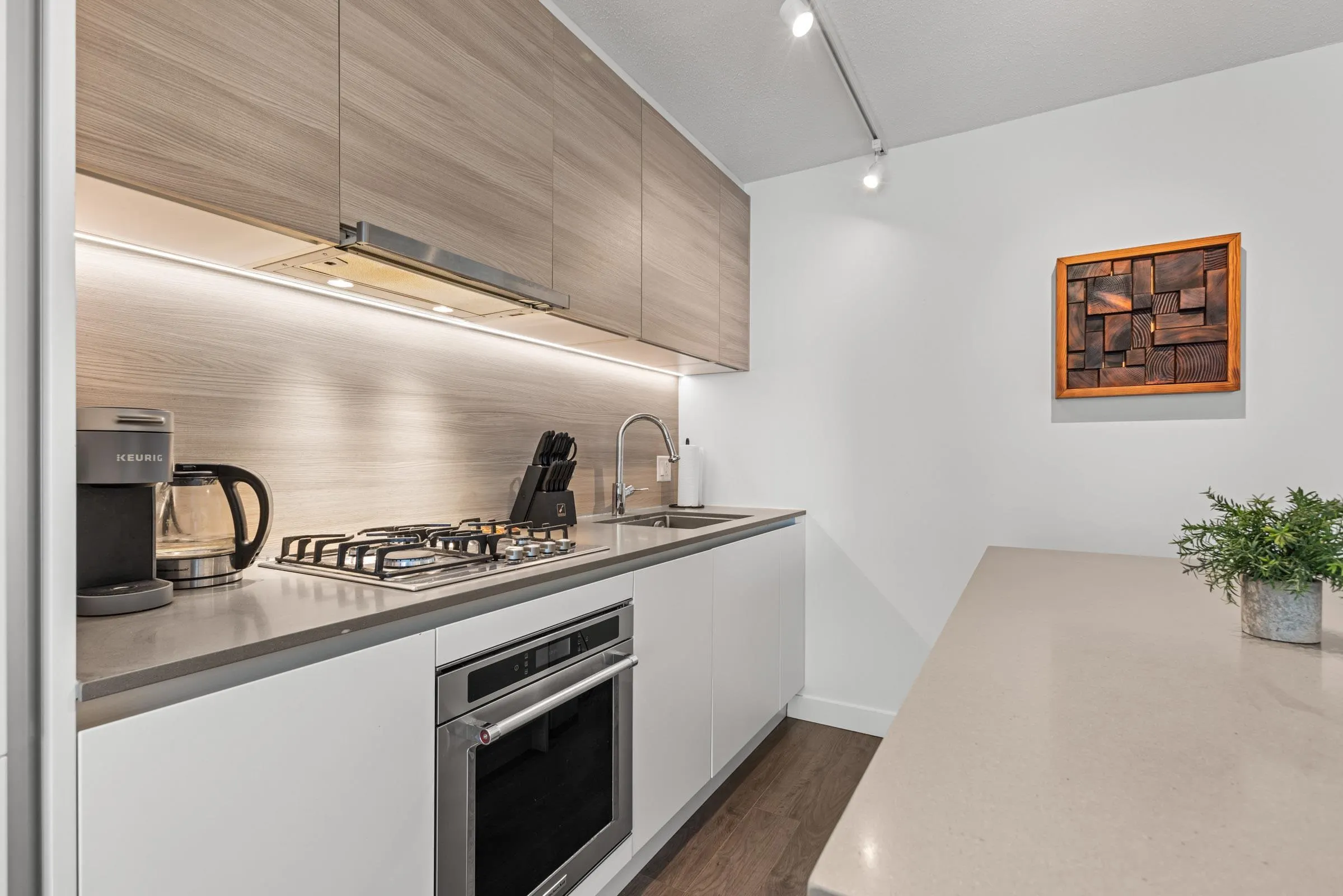 908 Quayside Drive #1607