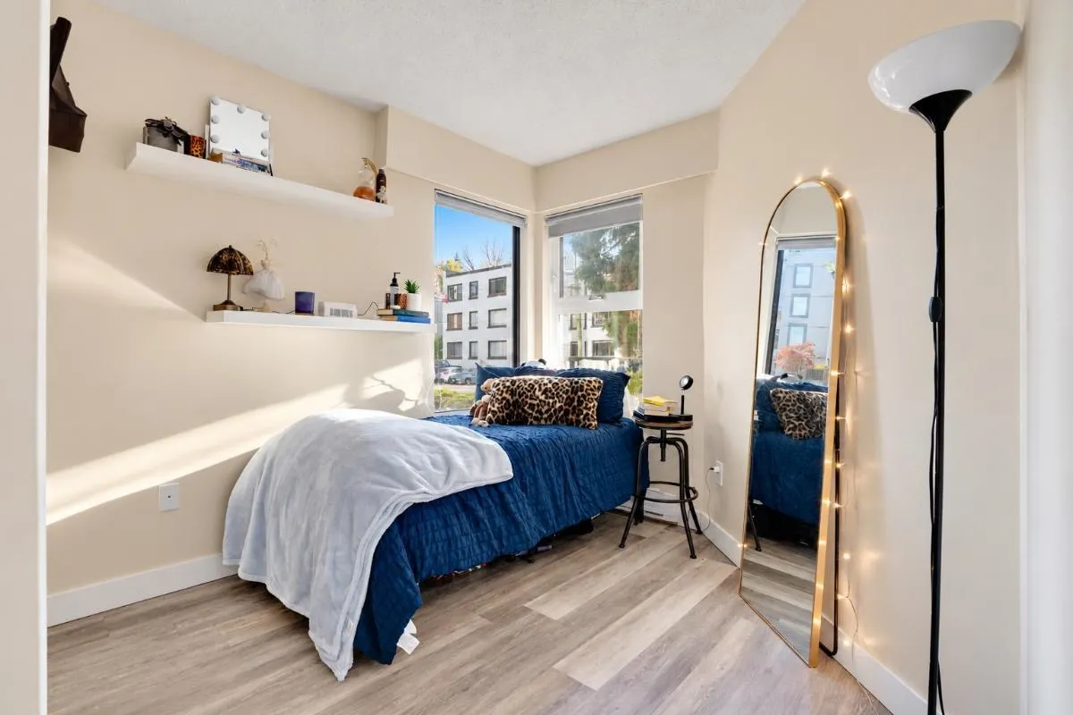 1274 Barclay Street #210