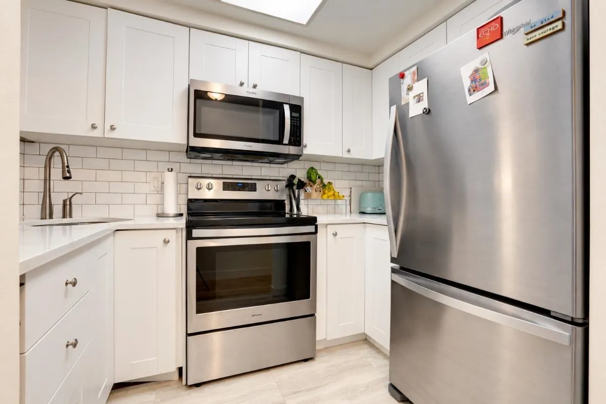 1274 Barclay Street #210