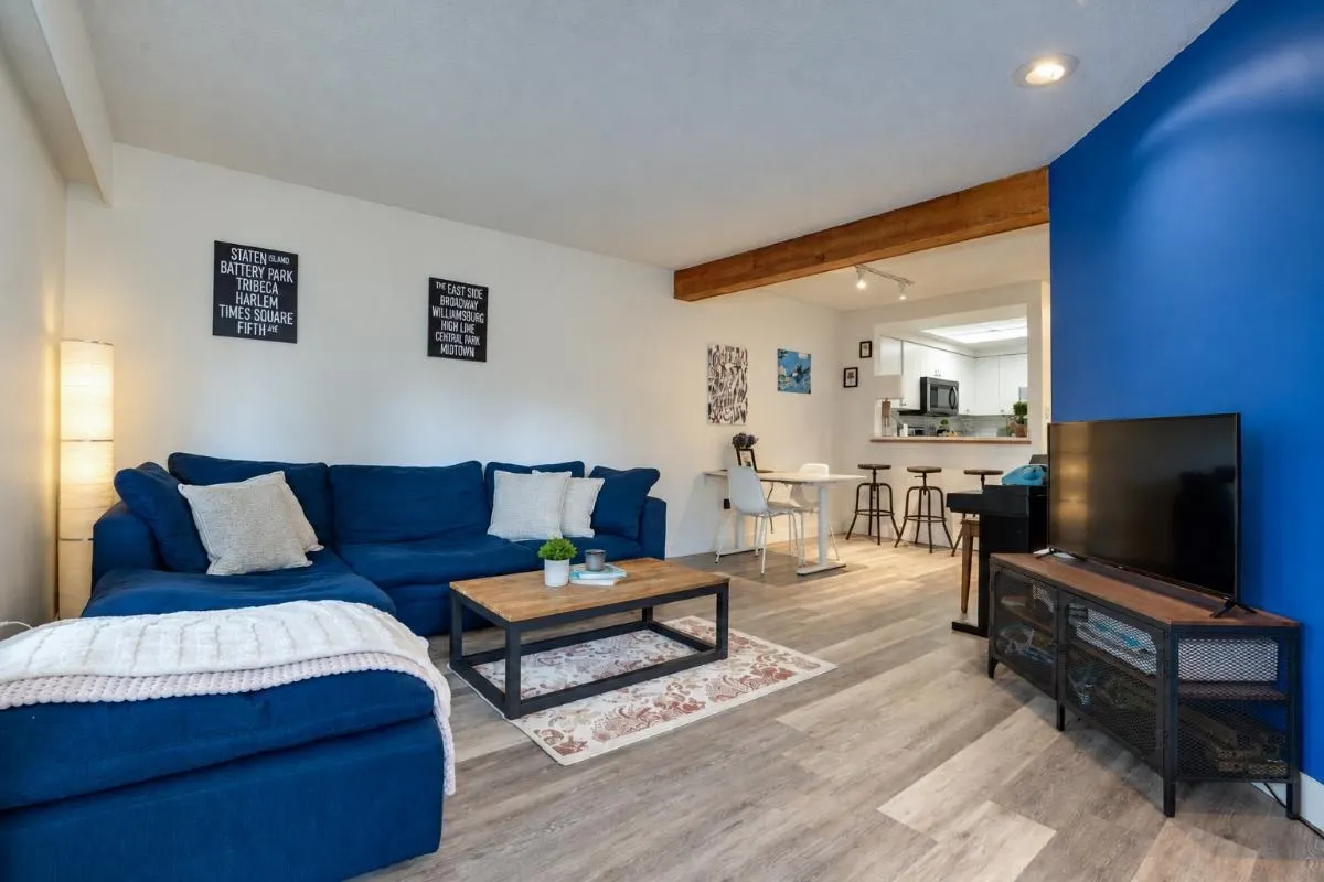 1274 Barclay Street #210