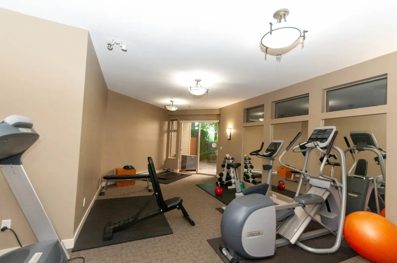 1633 Mackay #102