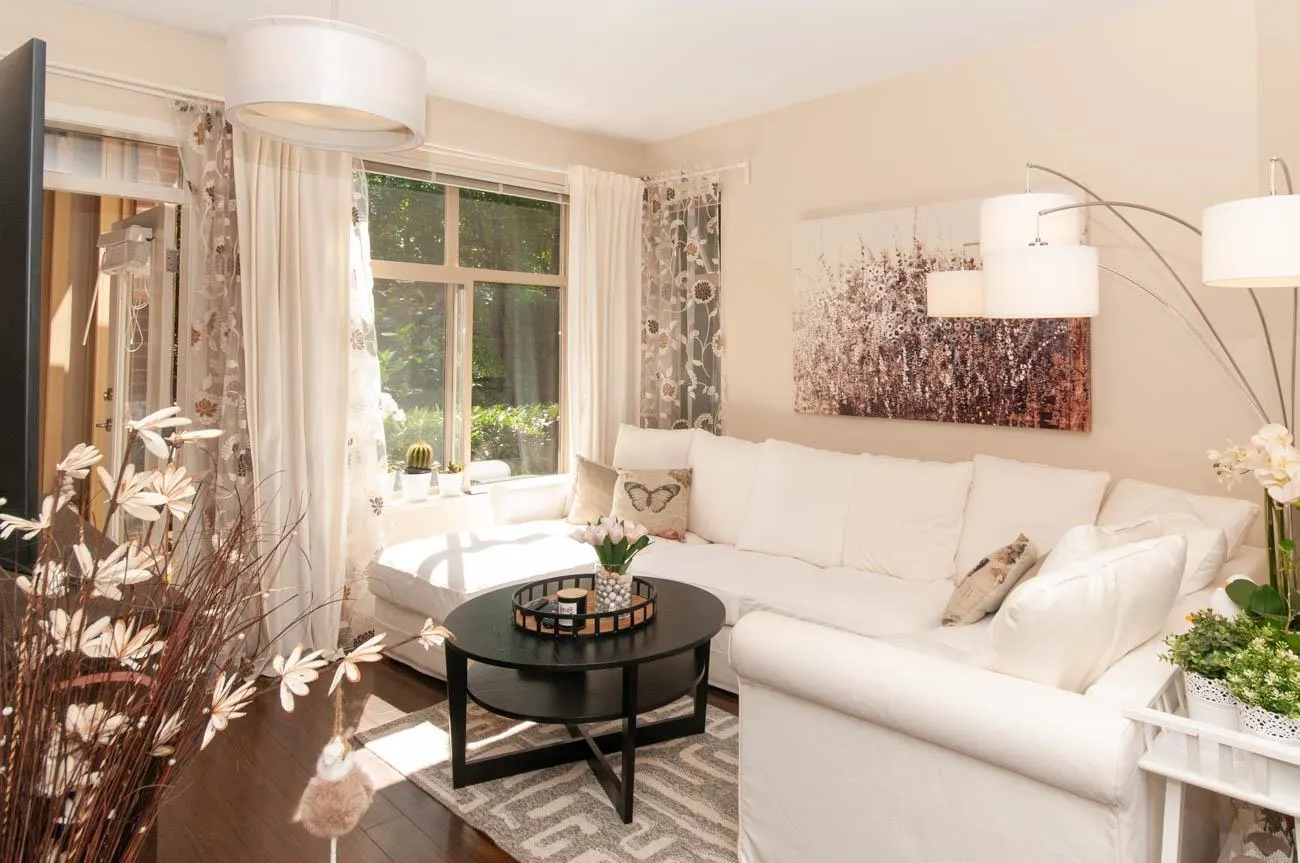 1633 Mackay #102