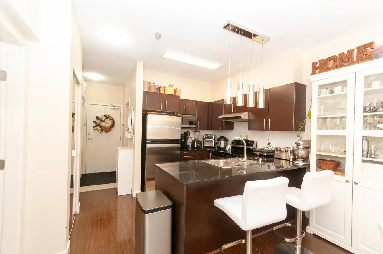 1633 Mackay #102