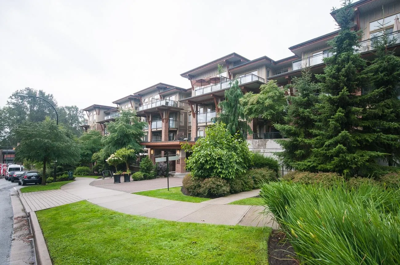 1633 Mackay #102