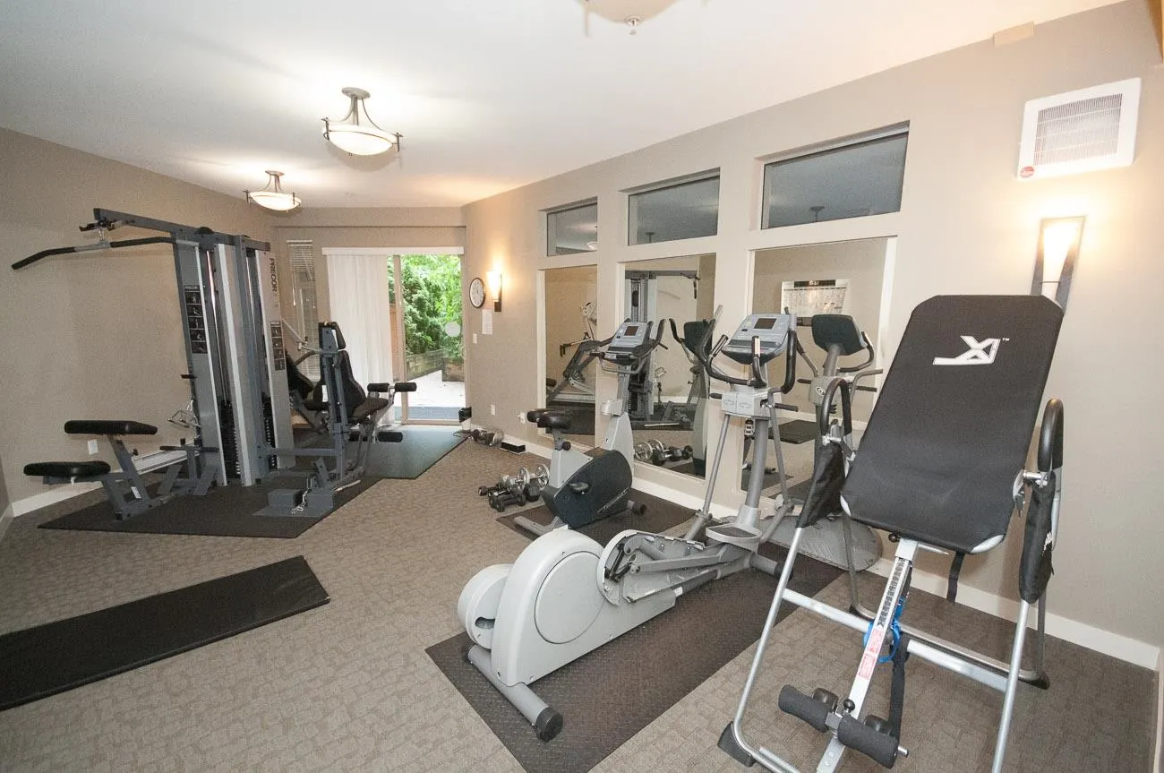 1633 Mackay #102