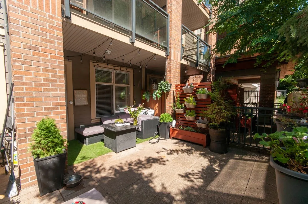 1633 Mackay #102