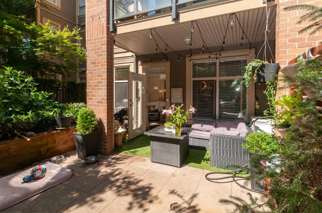 1633 Mackay #102