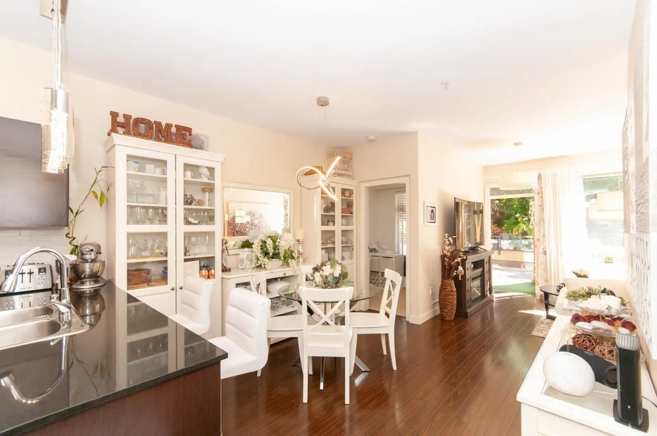 1633 Mackay #102
