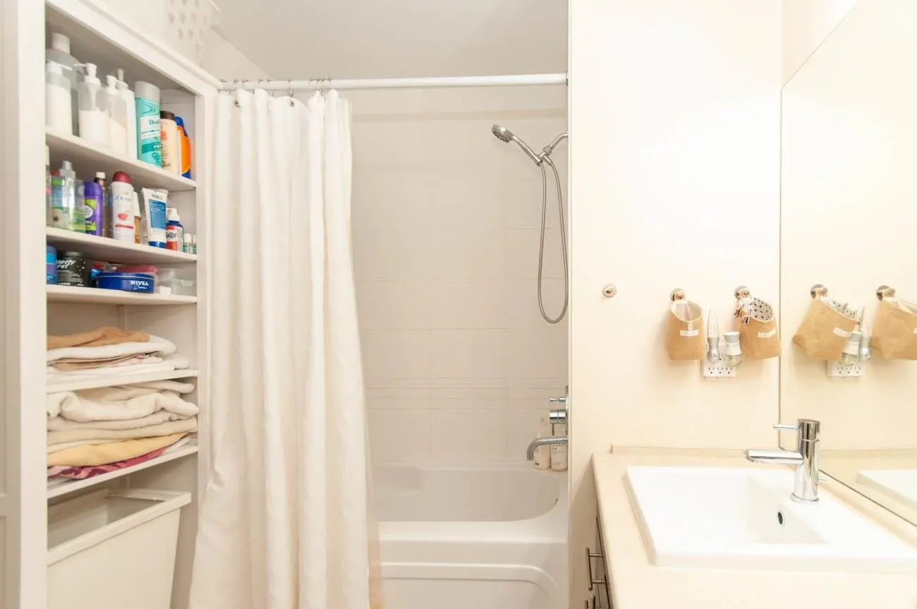 1633 Mackay #102
