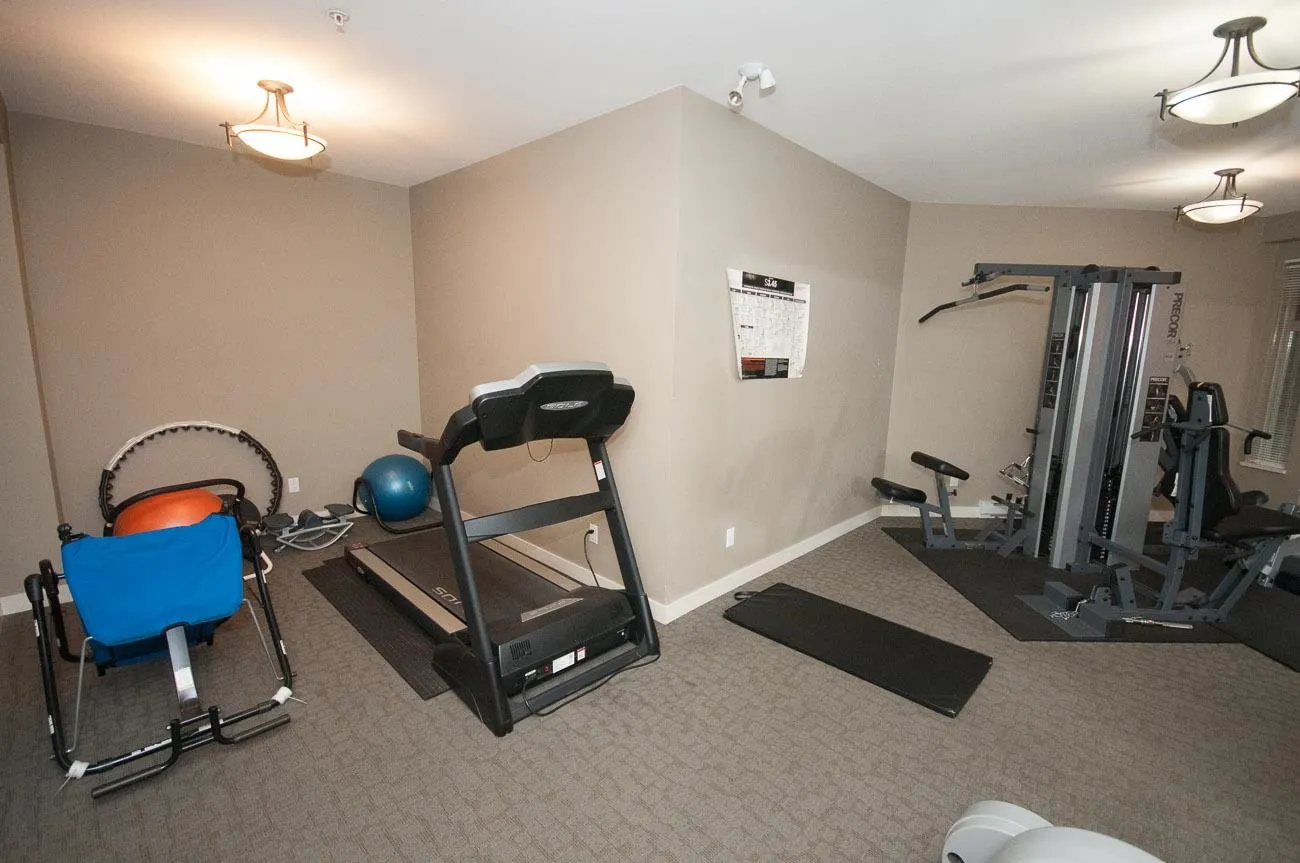 1633 Mackay #102