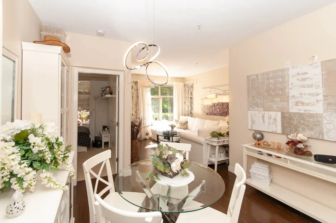 1633 Mackay #102