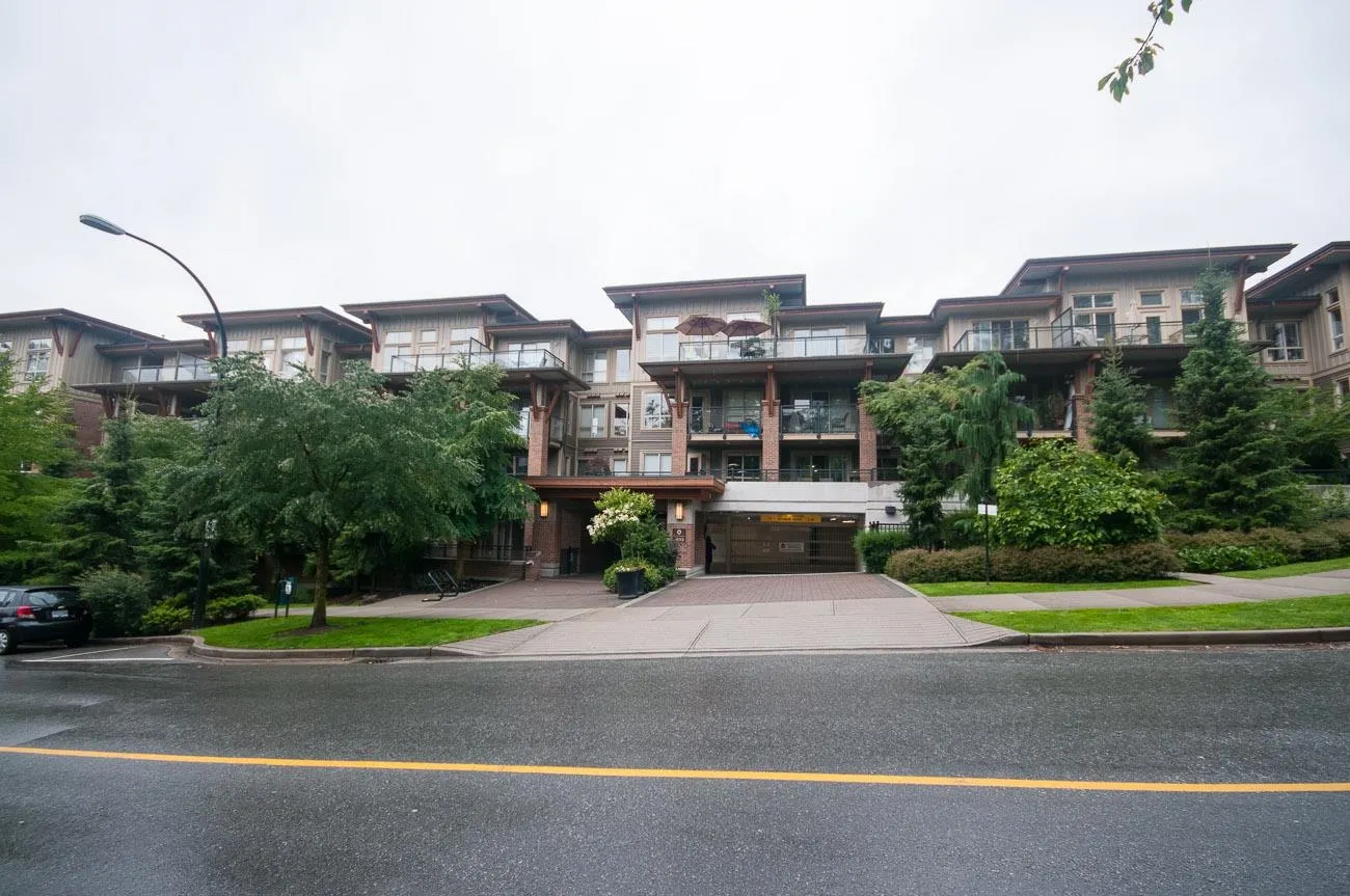 1633 Mackay #102