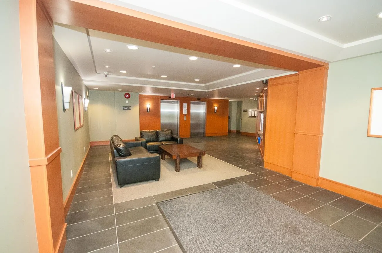 1633 Mackay #102