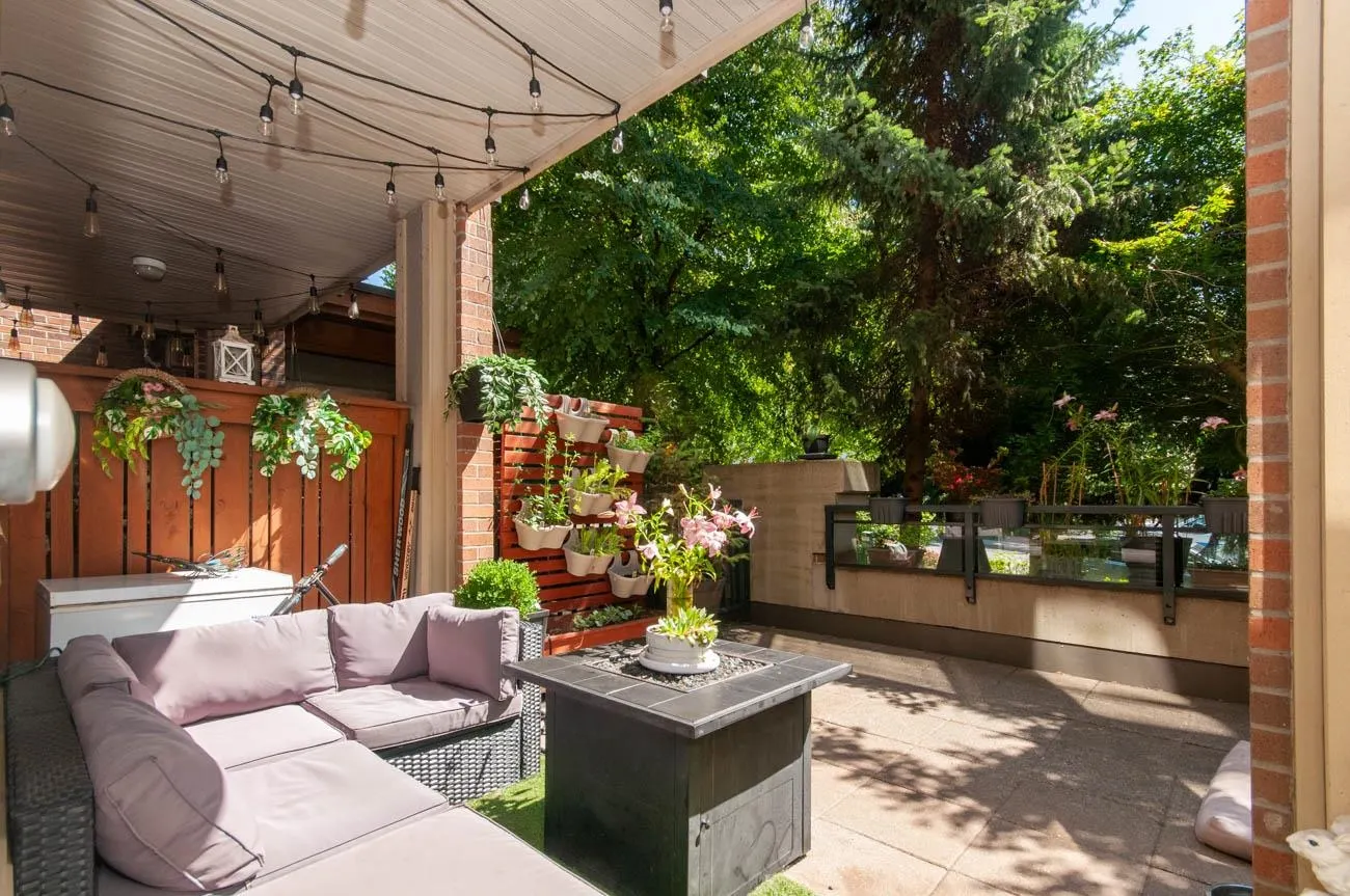 1633 Mackay #102