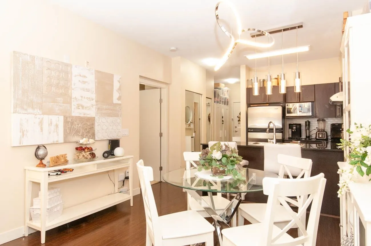 1633 Mackay #102