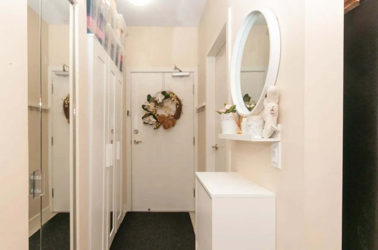 1633 Mackay #102