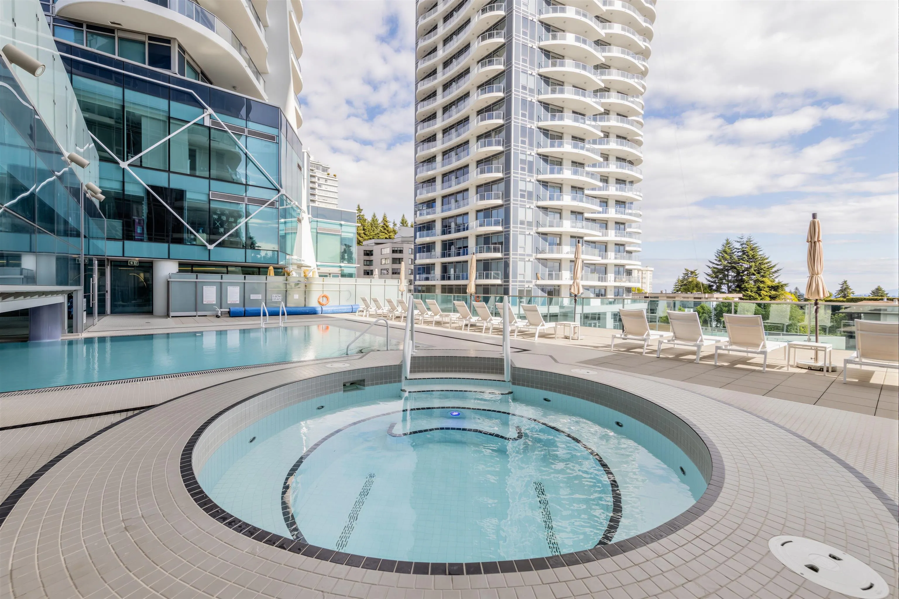 1475 Foster Street #606