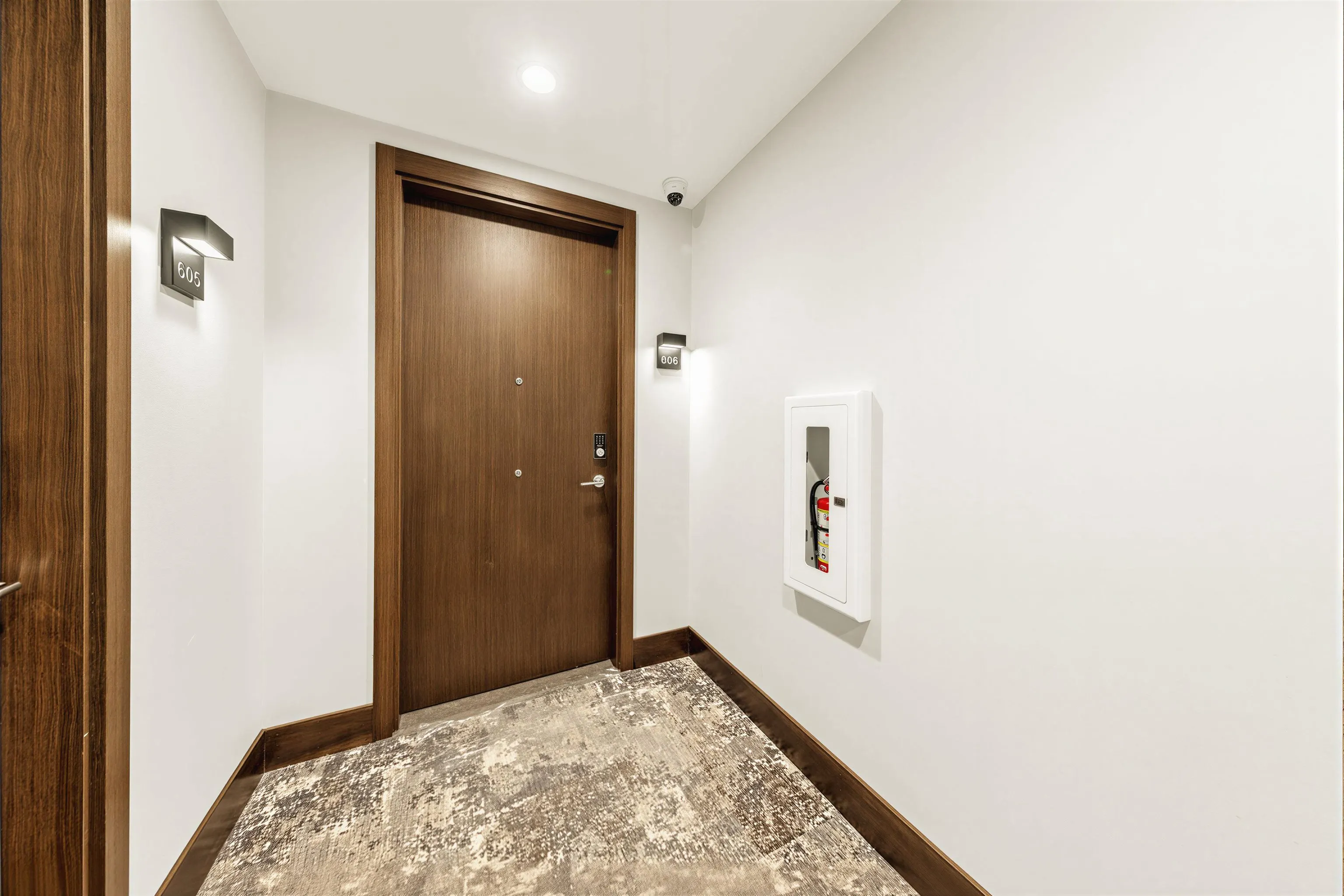 1475 Foster Street #606