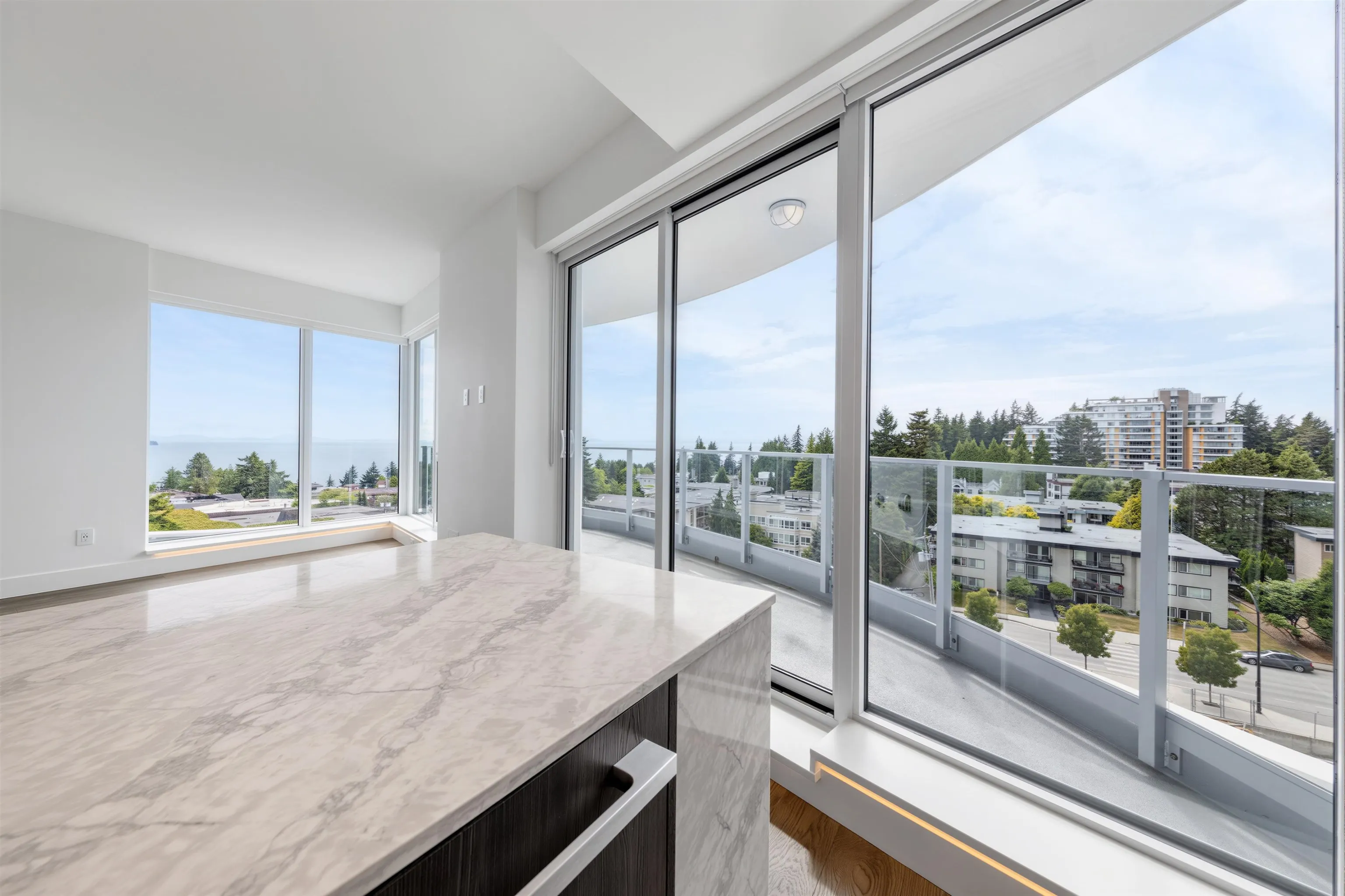 1475 Foster Street #606