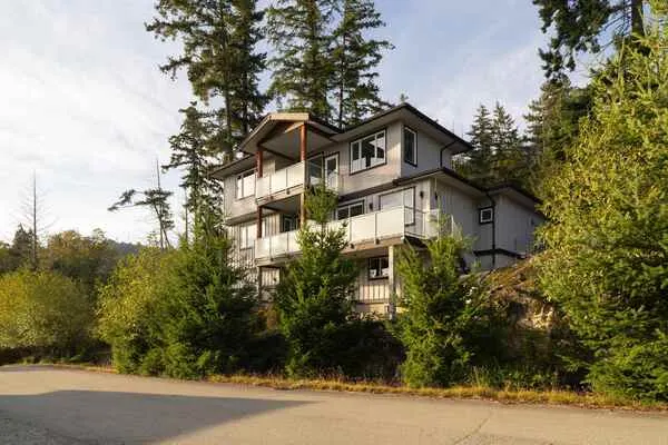 897 Cowan Point Drive