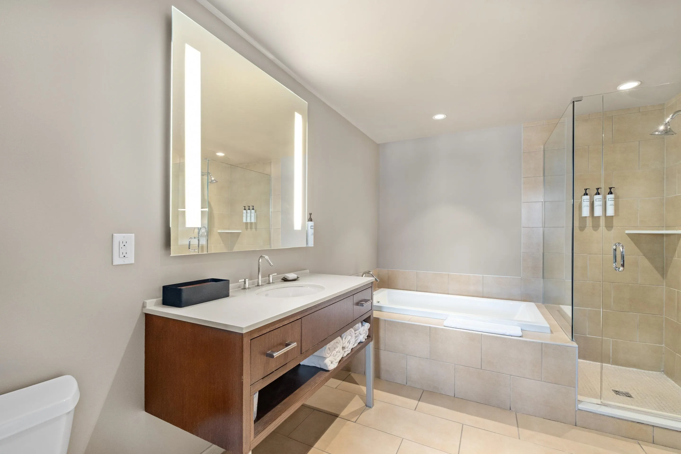 2020 London Lane #404A