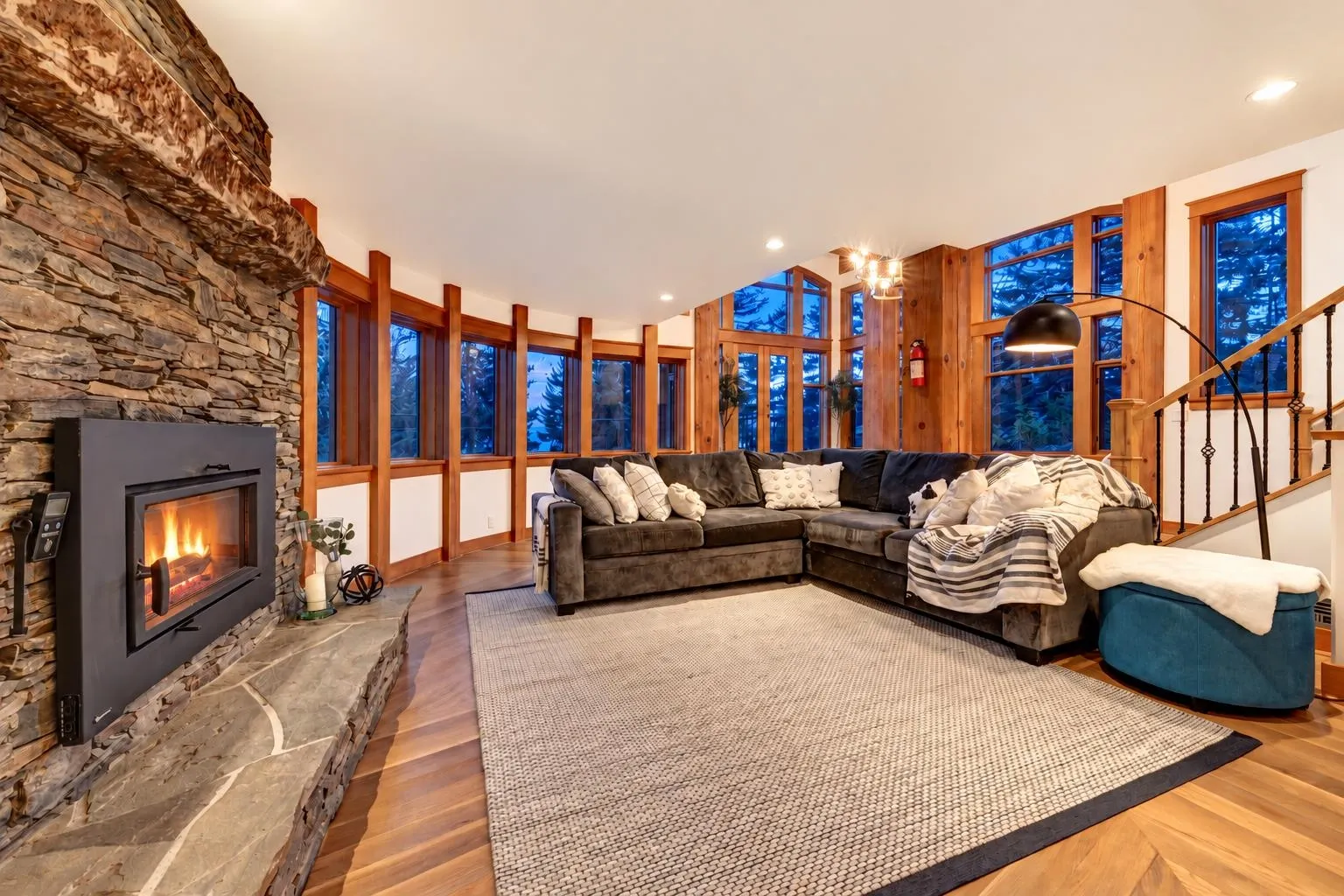 8348 Mountain View Drive